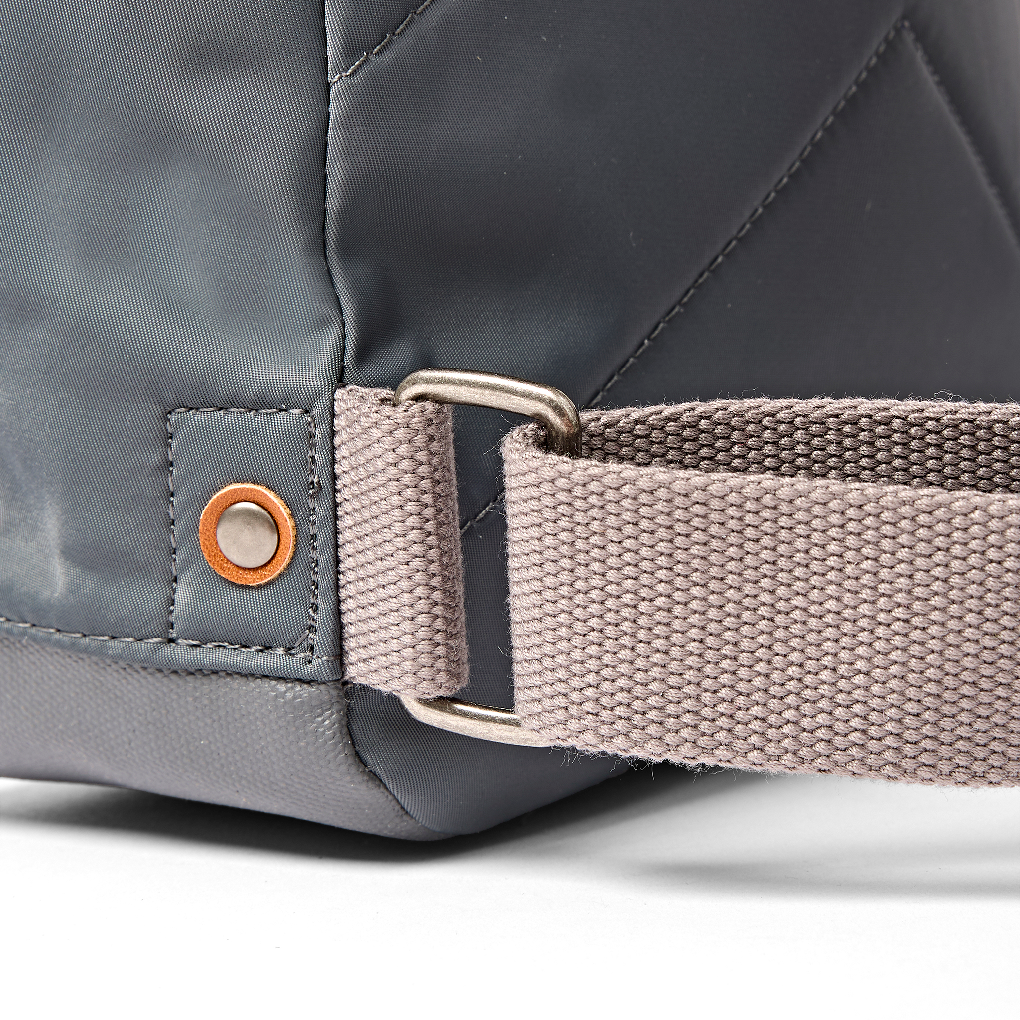 Roka London Bantry ryggsekk 7,4 liter Beluga resirkulert