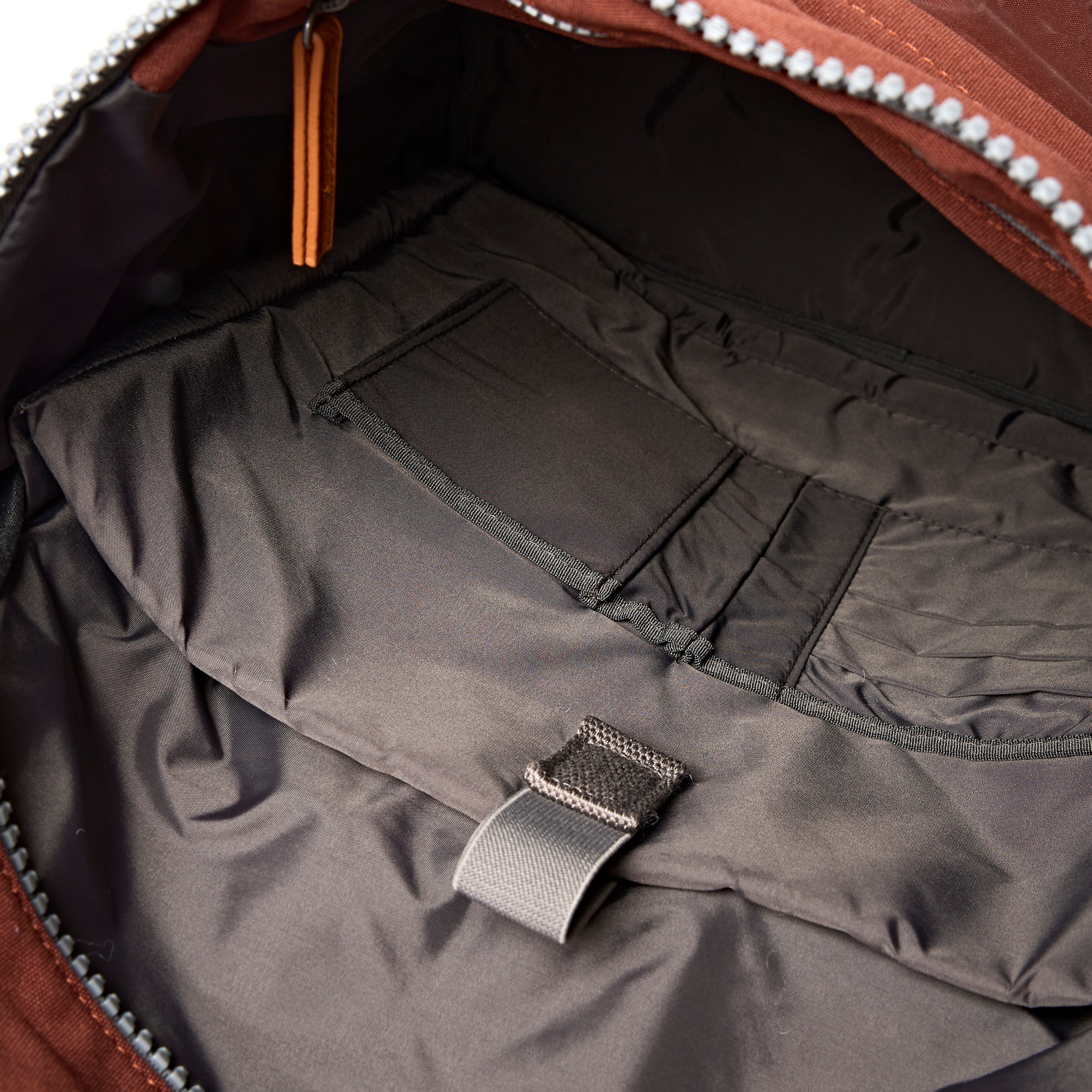 Roka London Finchley ryggsekk Henna rolltopp