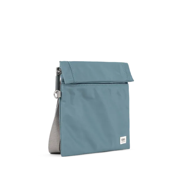 Roka London Stratford Small crossbody veske airforce nylon