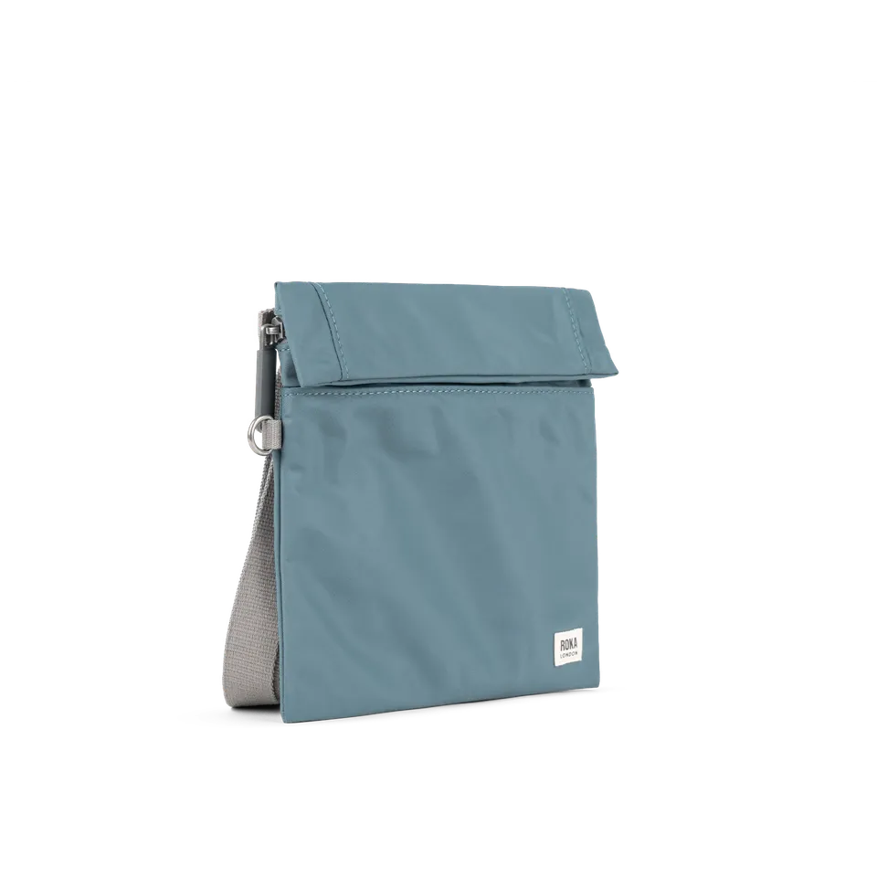 Roka London Stratford Small crossbody veske airforce nylon