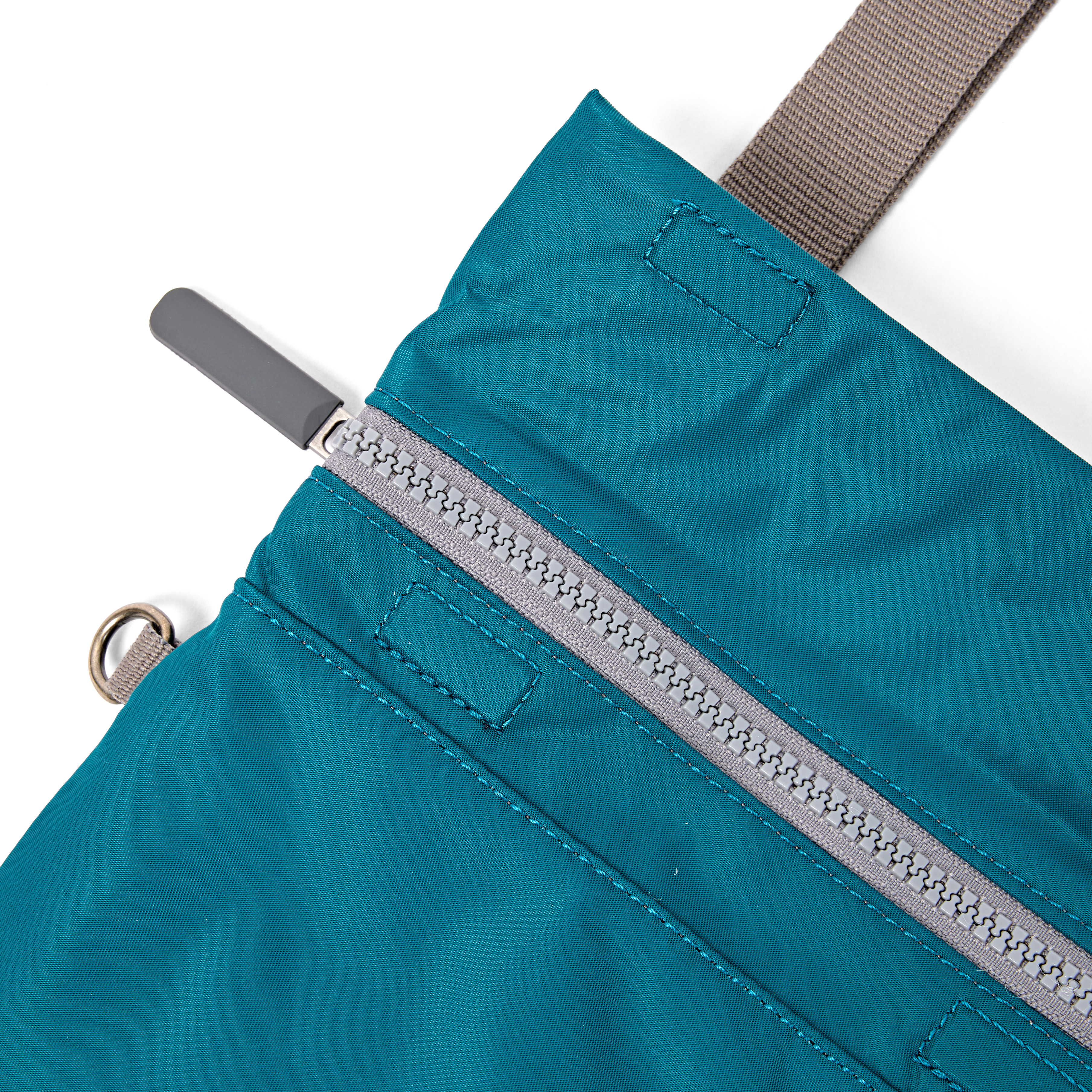 Roka London Stratford crossbody Small North Sea værbestandig