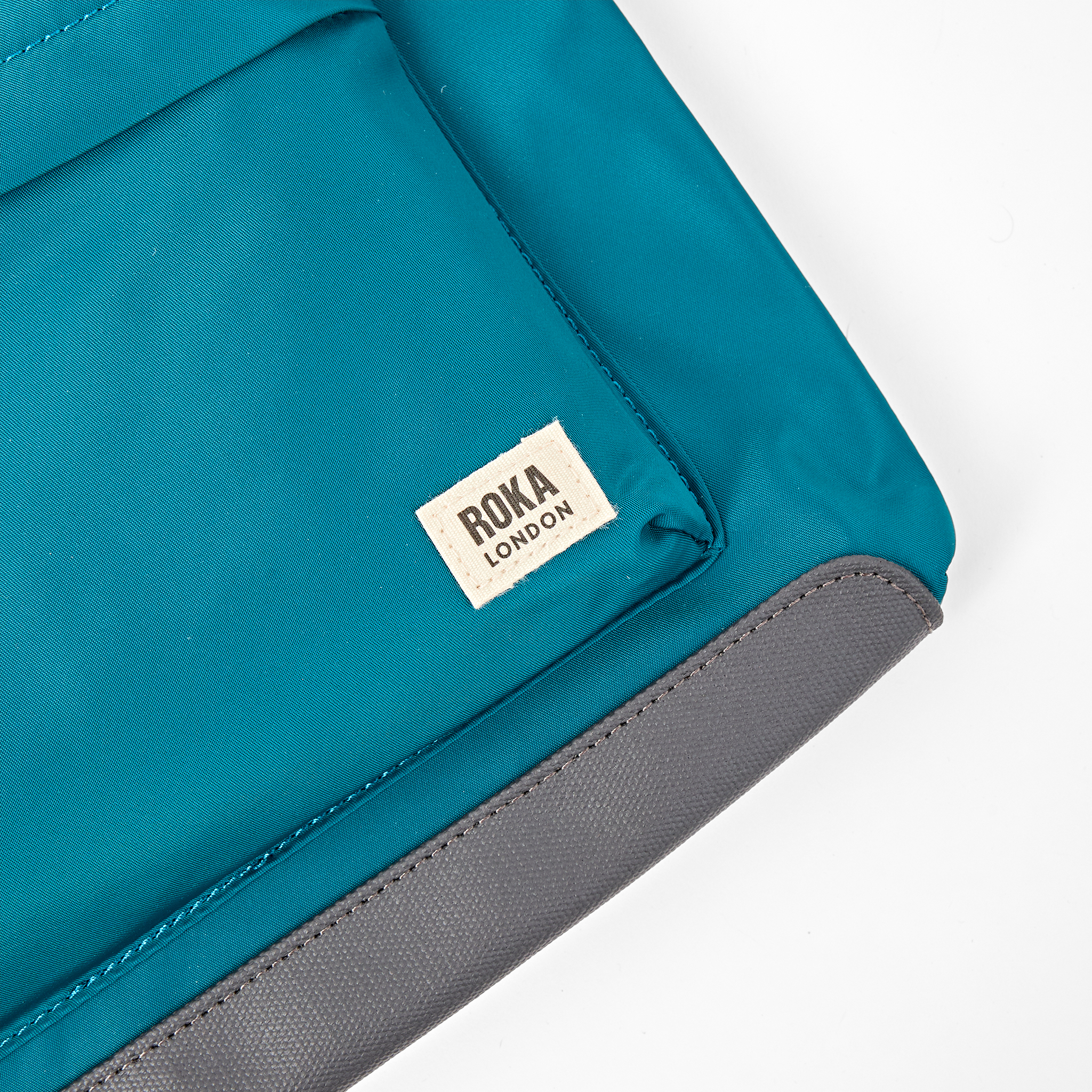 Roka London Kennington crossbody skulderveske Medium North Sea vanntett