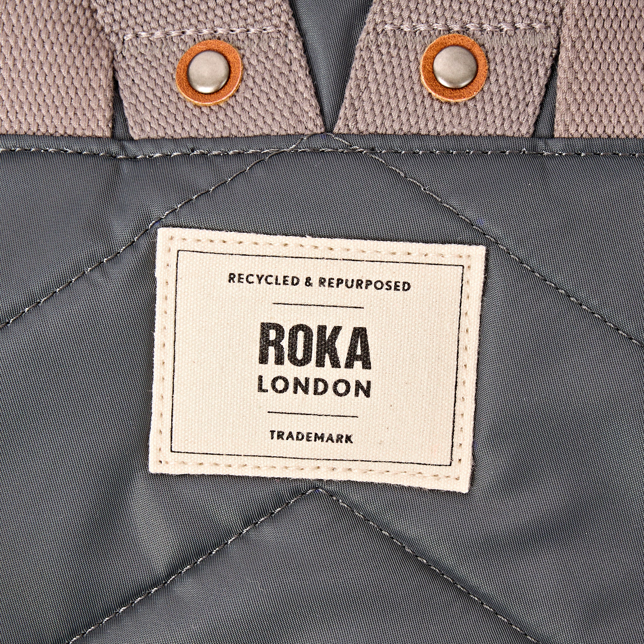 Roka London Bantry ryggsekk 7,4 liter Beluga resirkulert