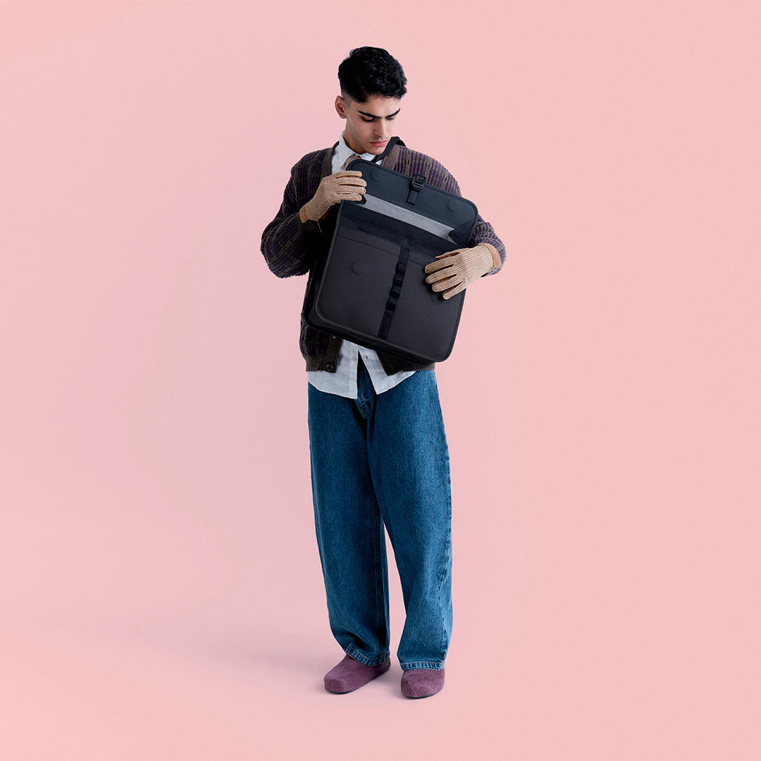 Ucon Acrobatics Katsu messenger svart laptop slitesterk