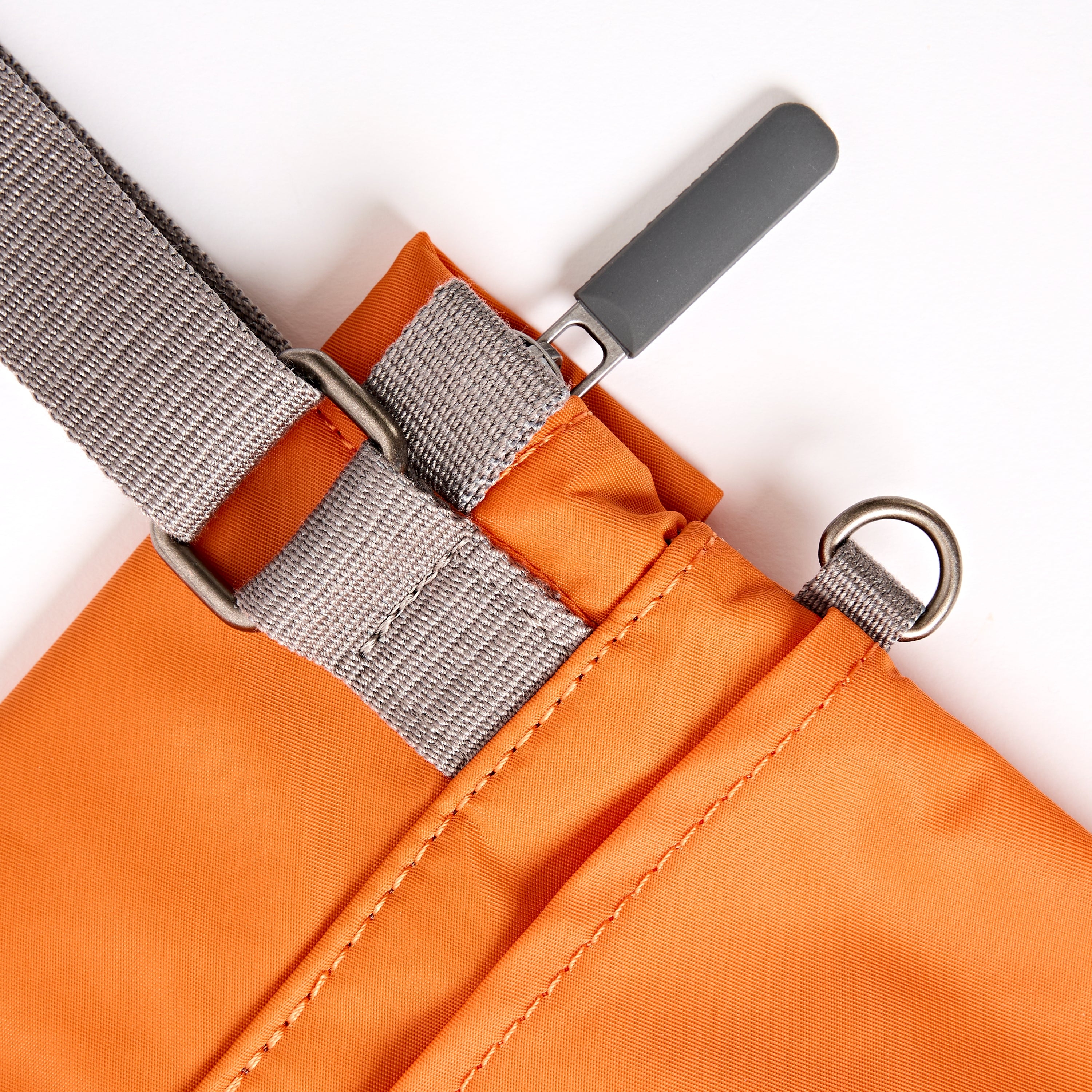 Roka London Stratford Small skulderveske Jaffa Orange 0,5 l