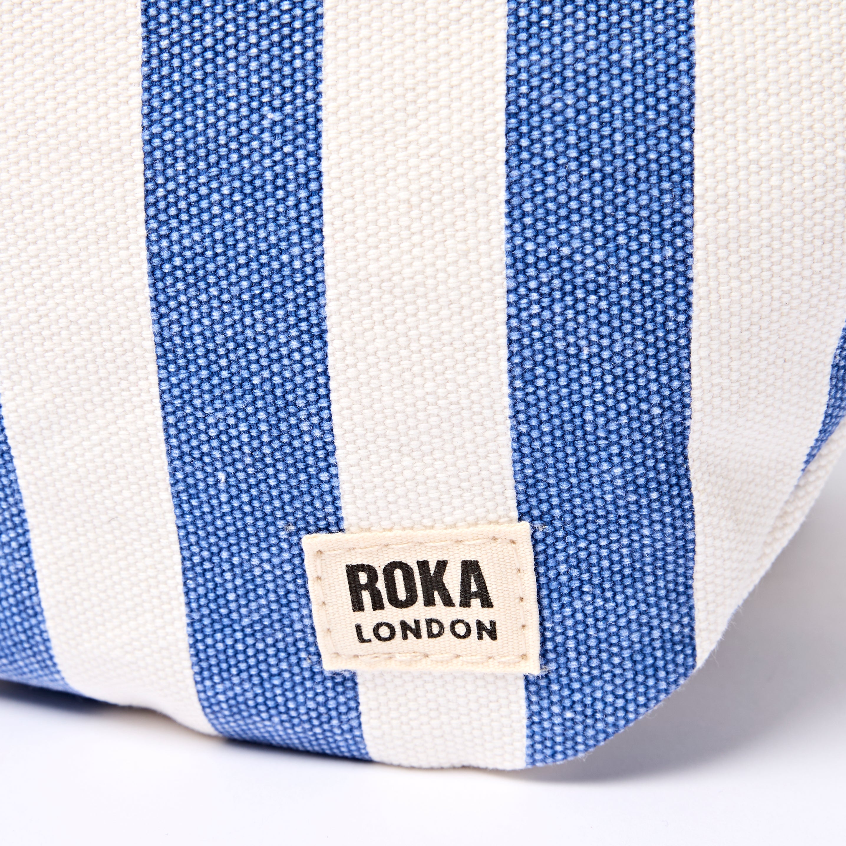Roka London Mill Hill crossbody small denim stripe 3,7 liter