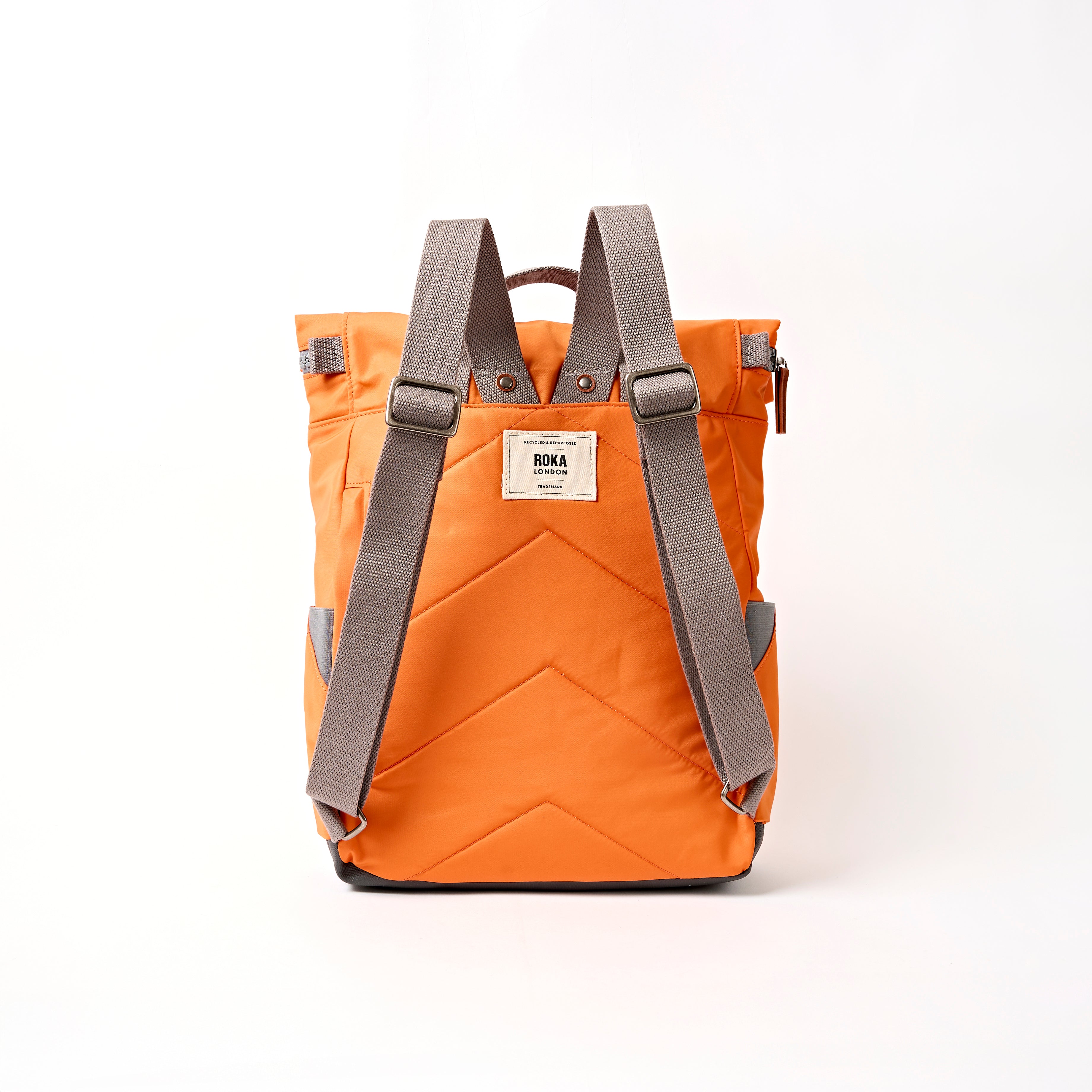 Roka London Canfield sekk jaffa orange medium roll-top 16,4 l