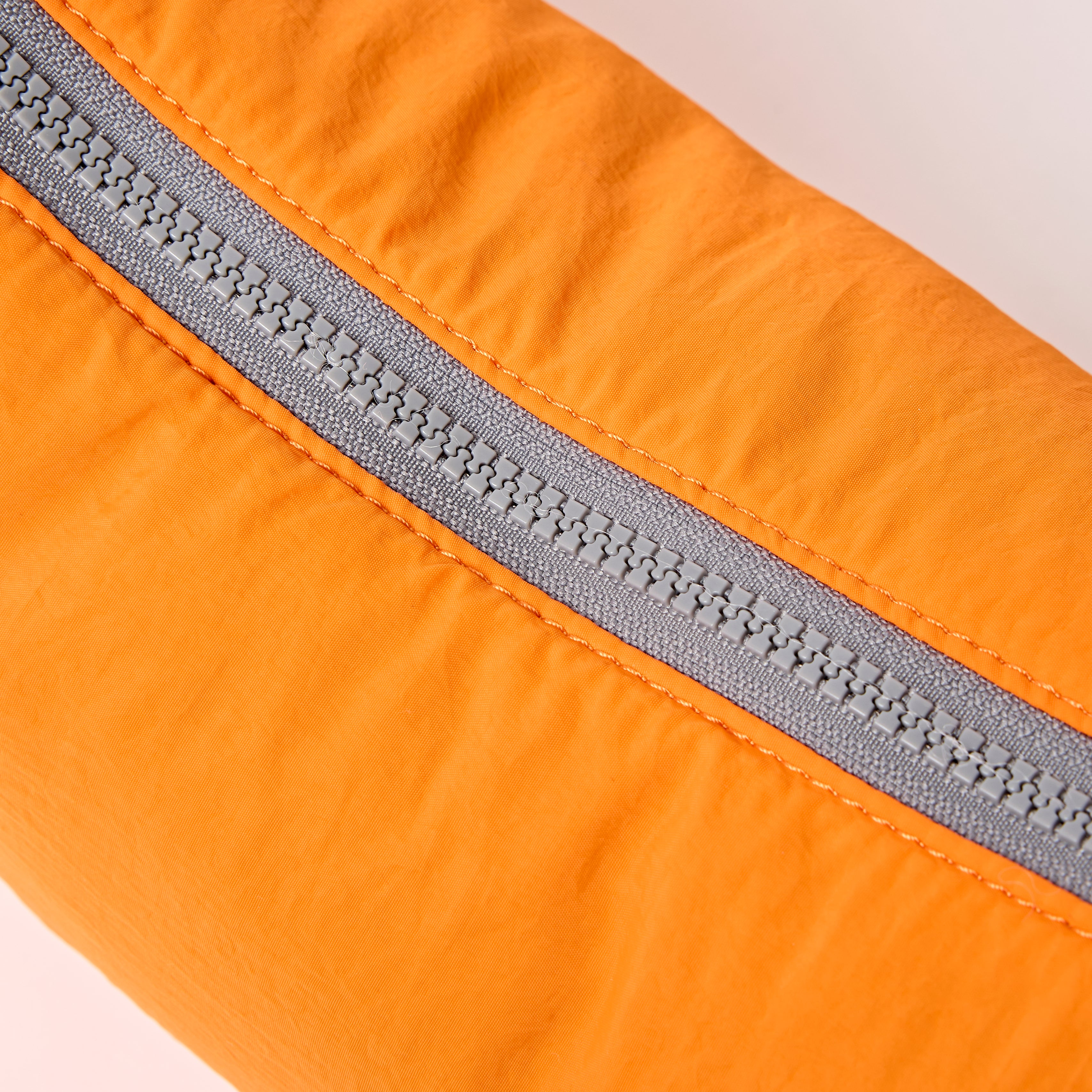 Roka London Farringdon Half Moon skulderveske small jaffa orange