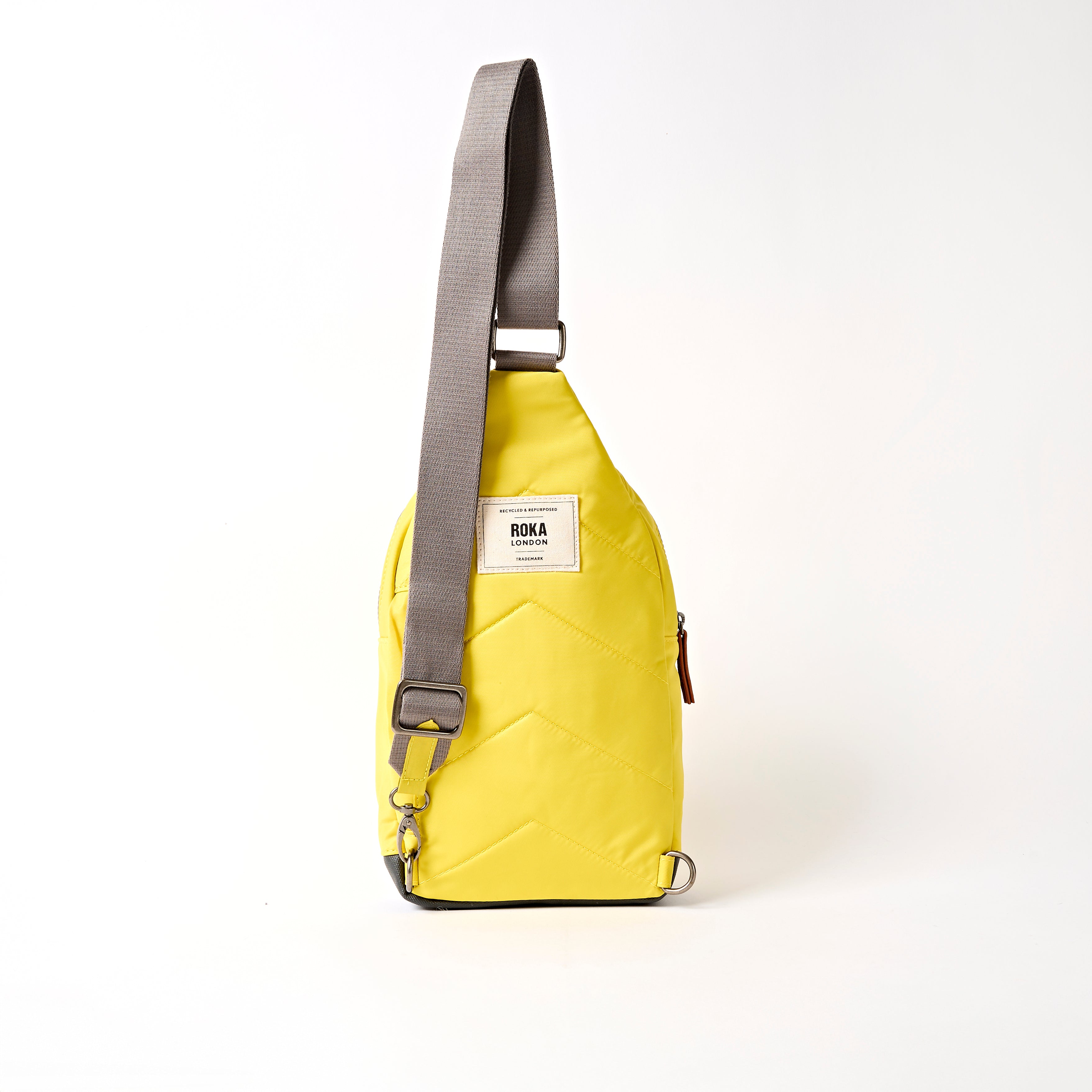 Roka London Willesden slingbag large 5 liter passion fruit