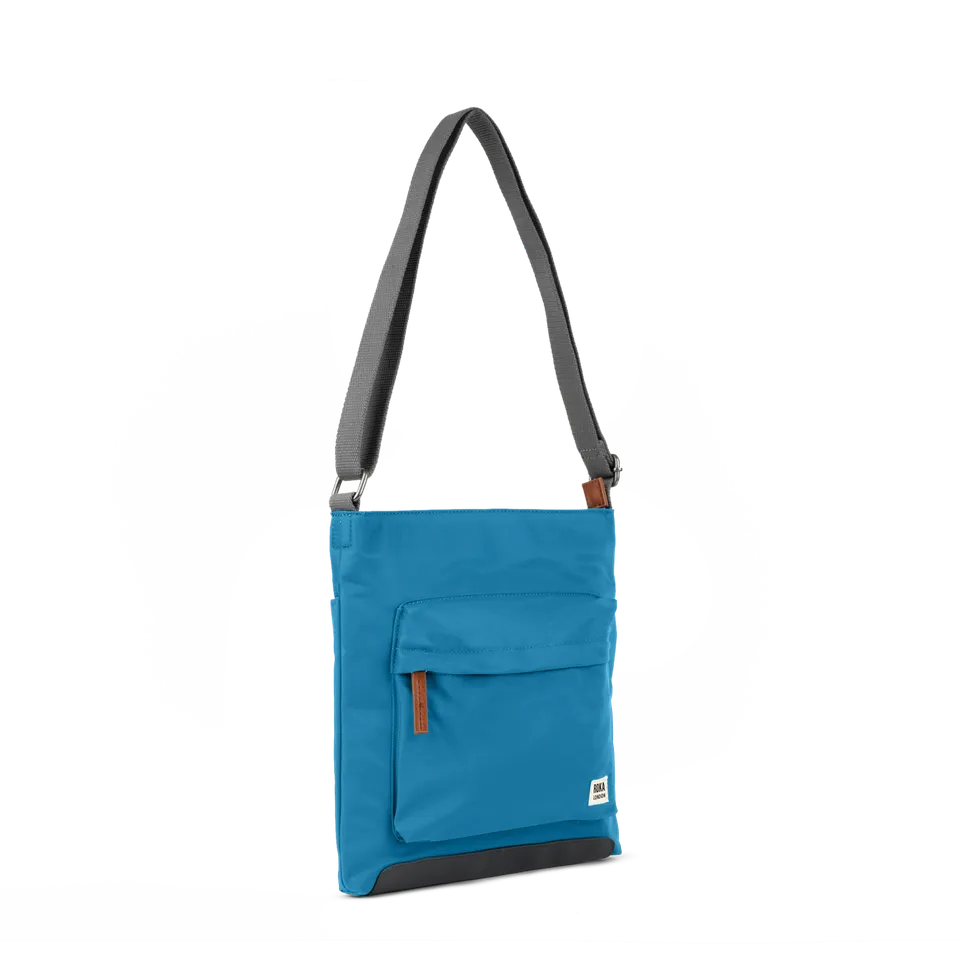 Roka London Kennington Medium skulderveske marine