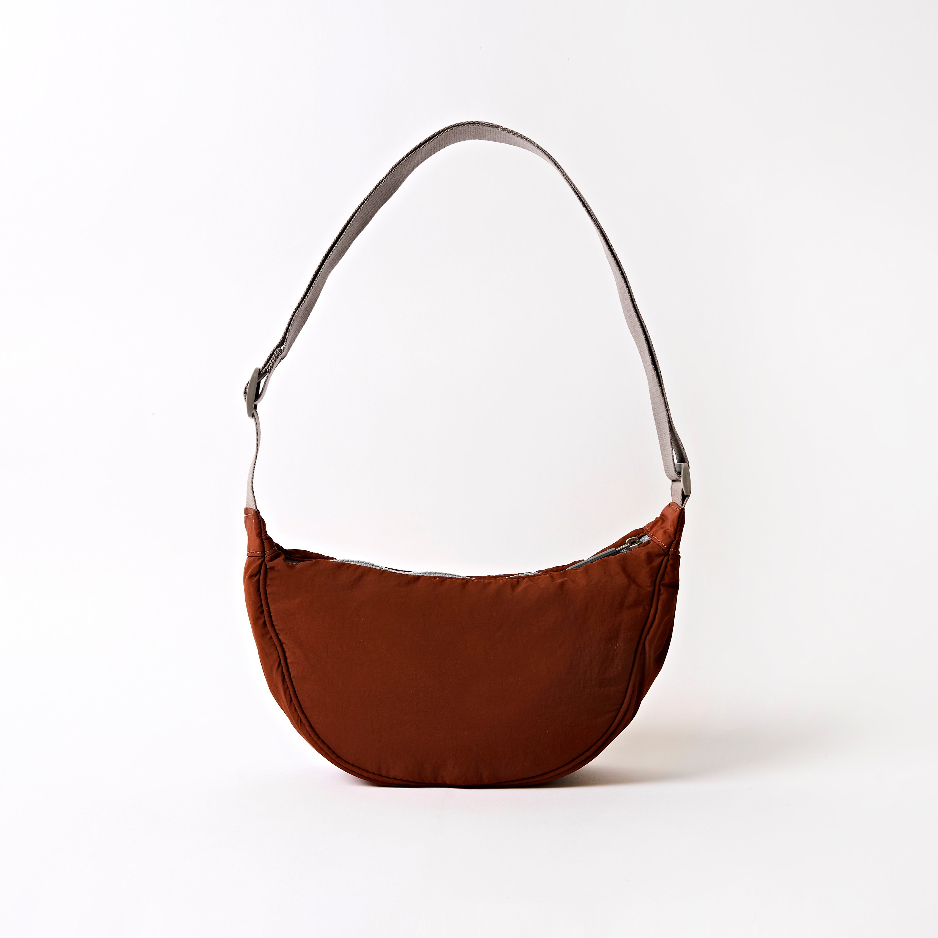 Roka London Farringdon Half Moon skulderveske henna small myk