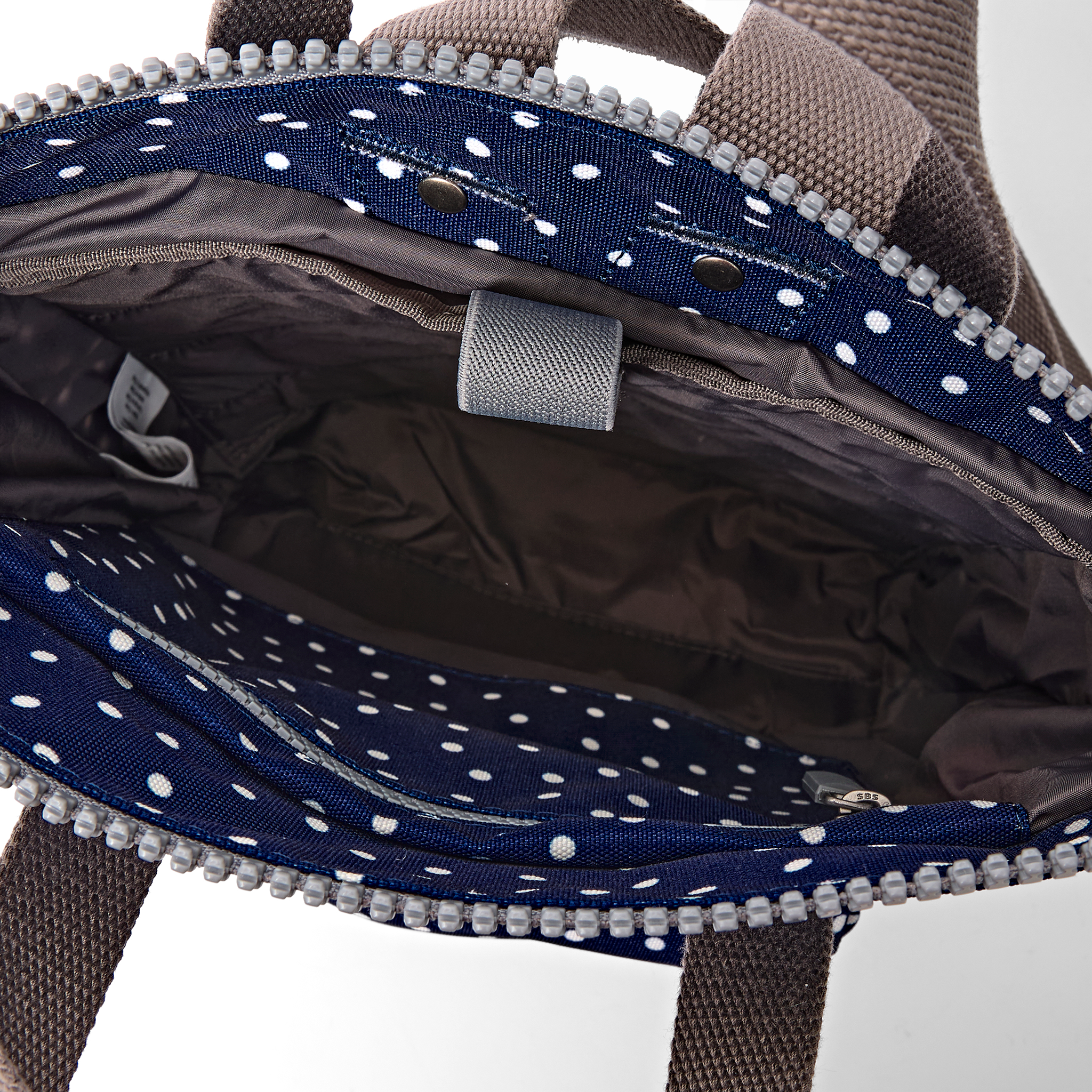 Roka Bantry Small ryggsekk 7,4 liter navy polka dot