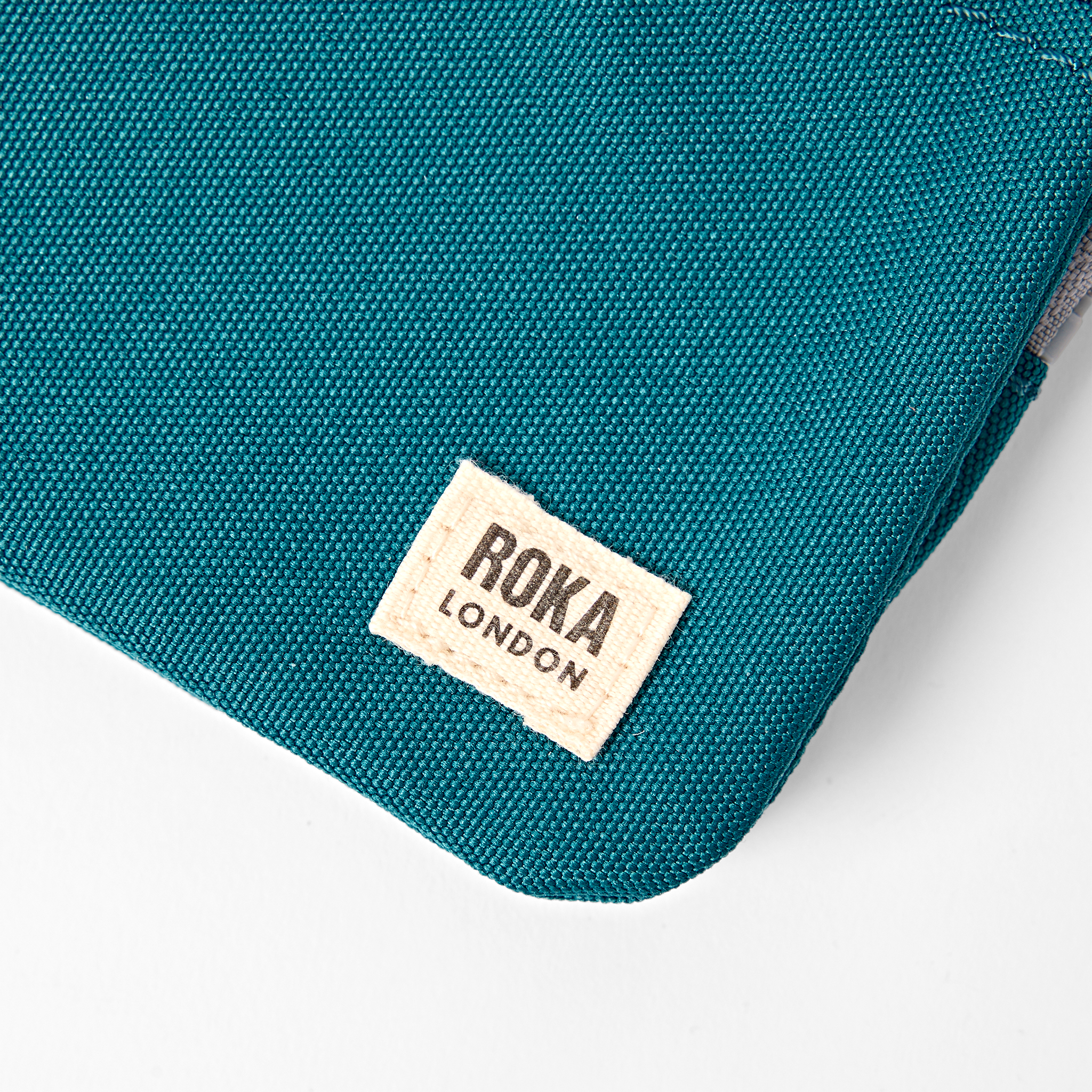 Roka London Carnaby Small lommebok Deep Teal 0,2 liter