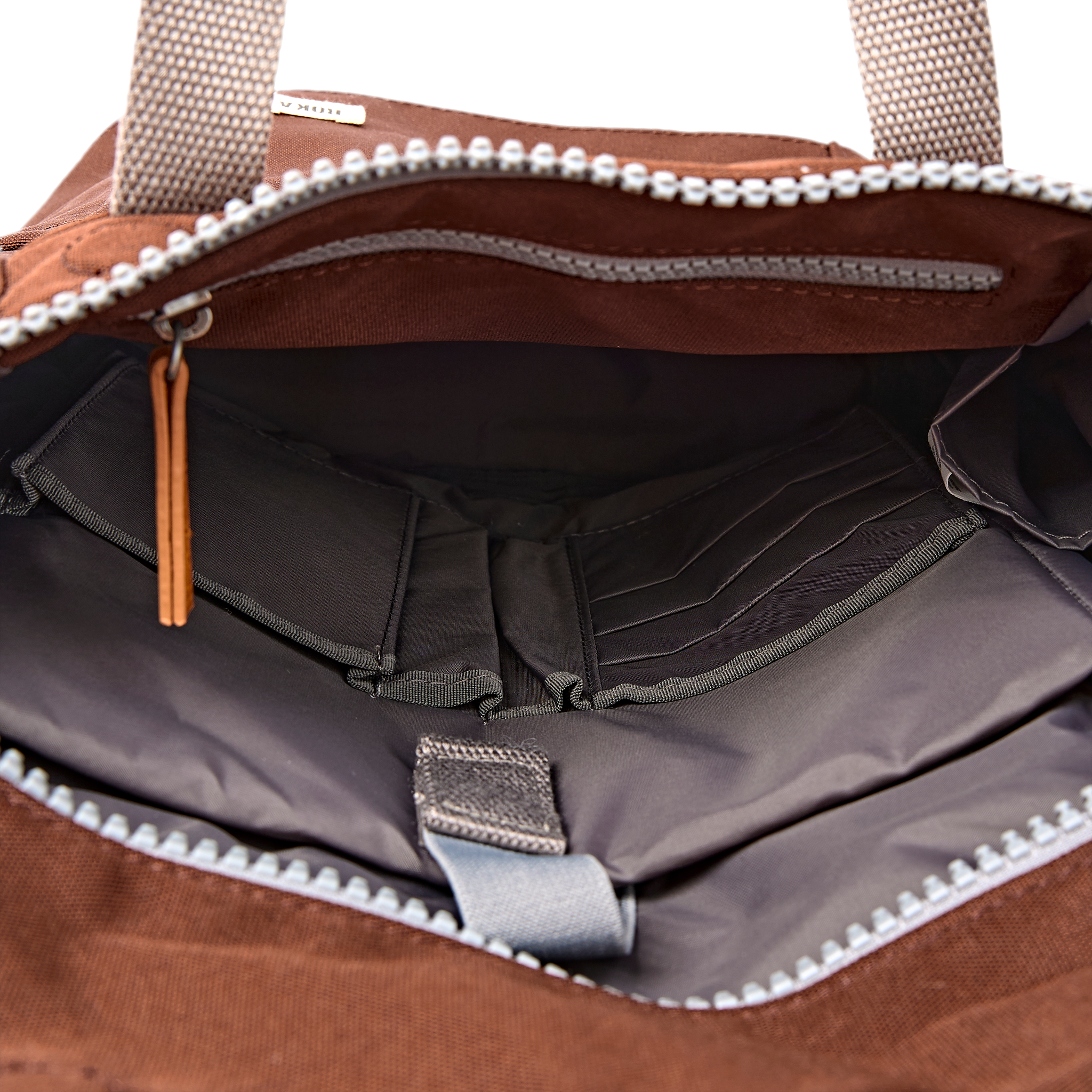 Roka London Finchley A ryggsekk large sjokoladebrun roll-top