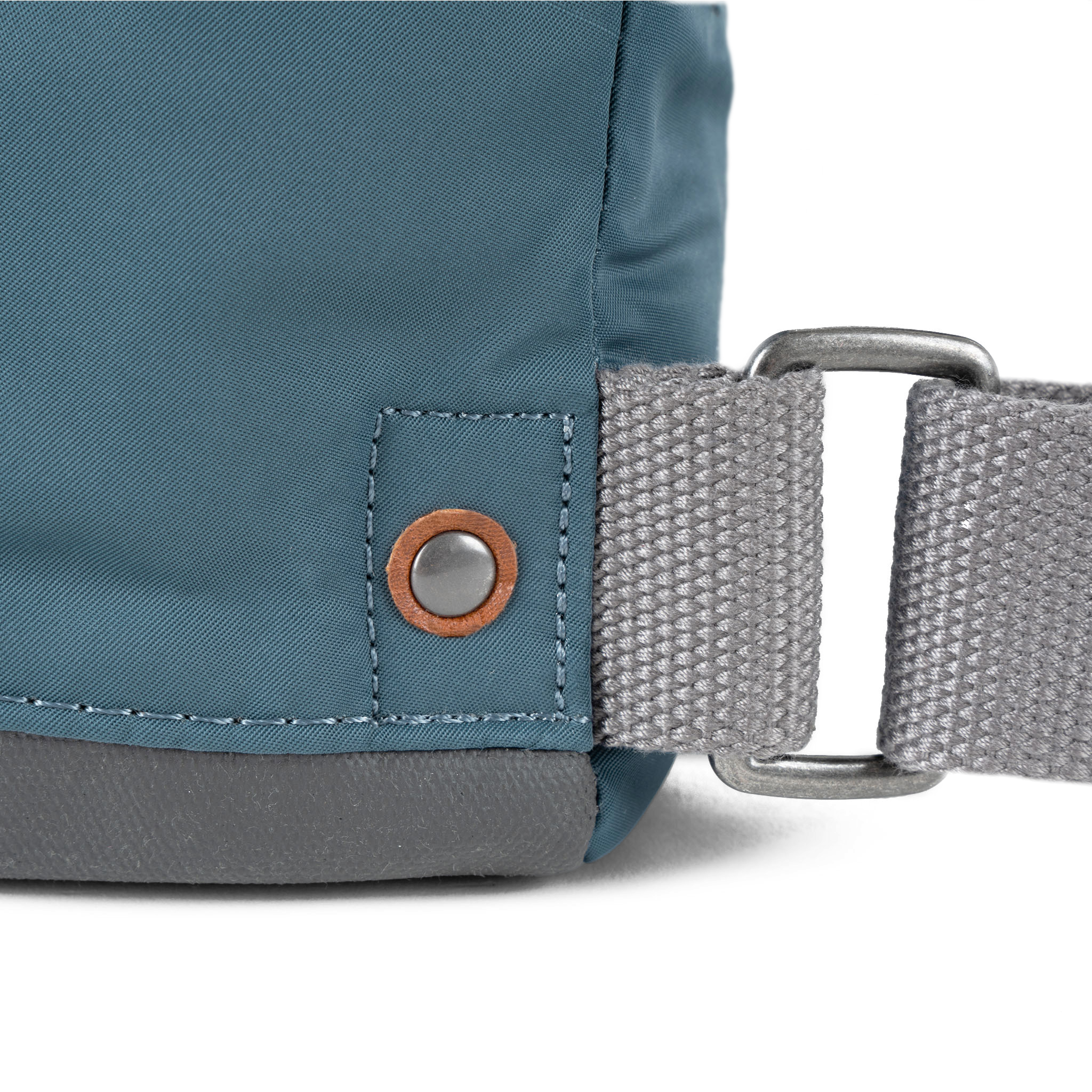 Roka London Bantry ryggsekk 7,4 liter Small Airforce