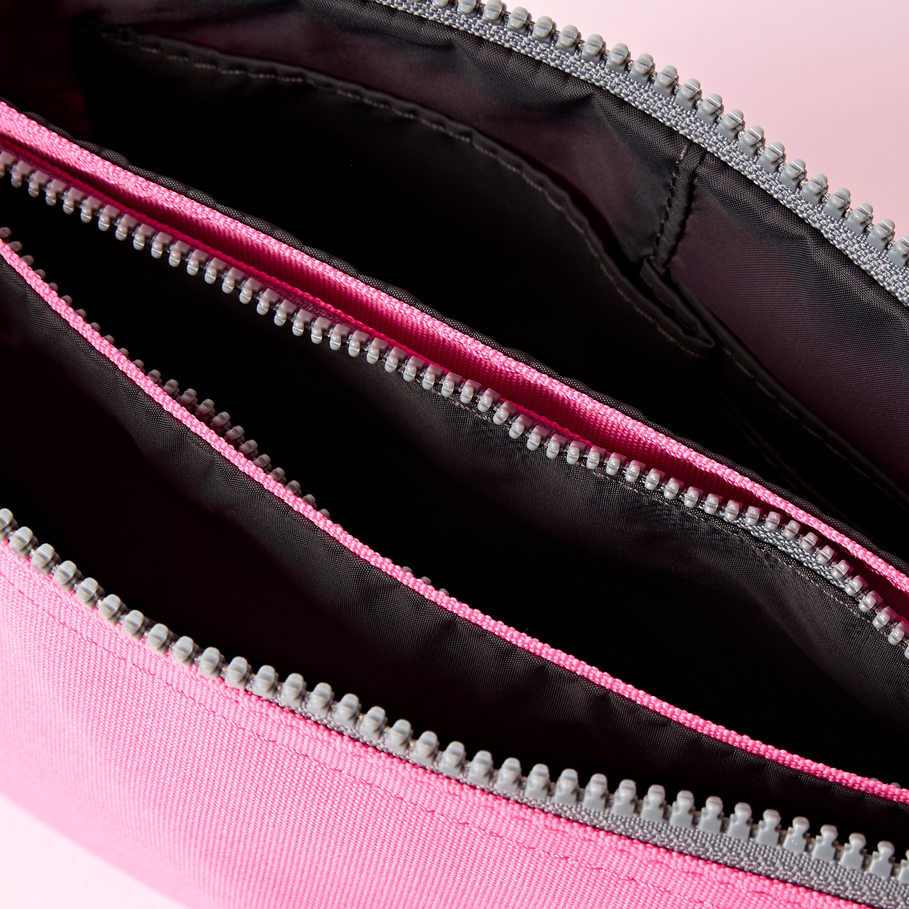 Roka London Carnaby XL crossbody Pink Lemonade 0,5 liter clutch