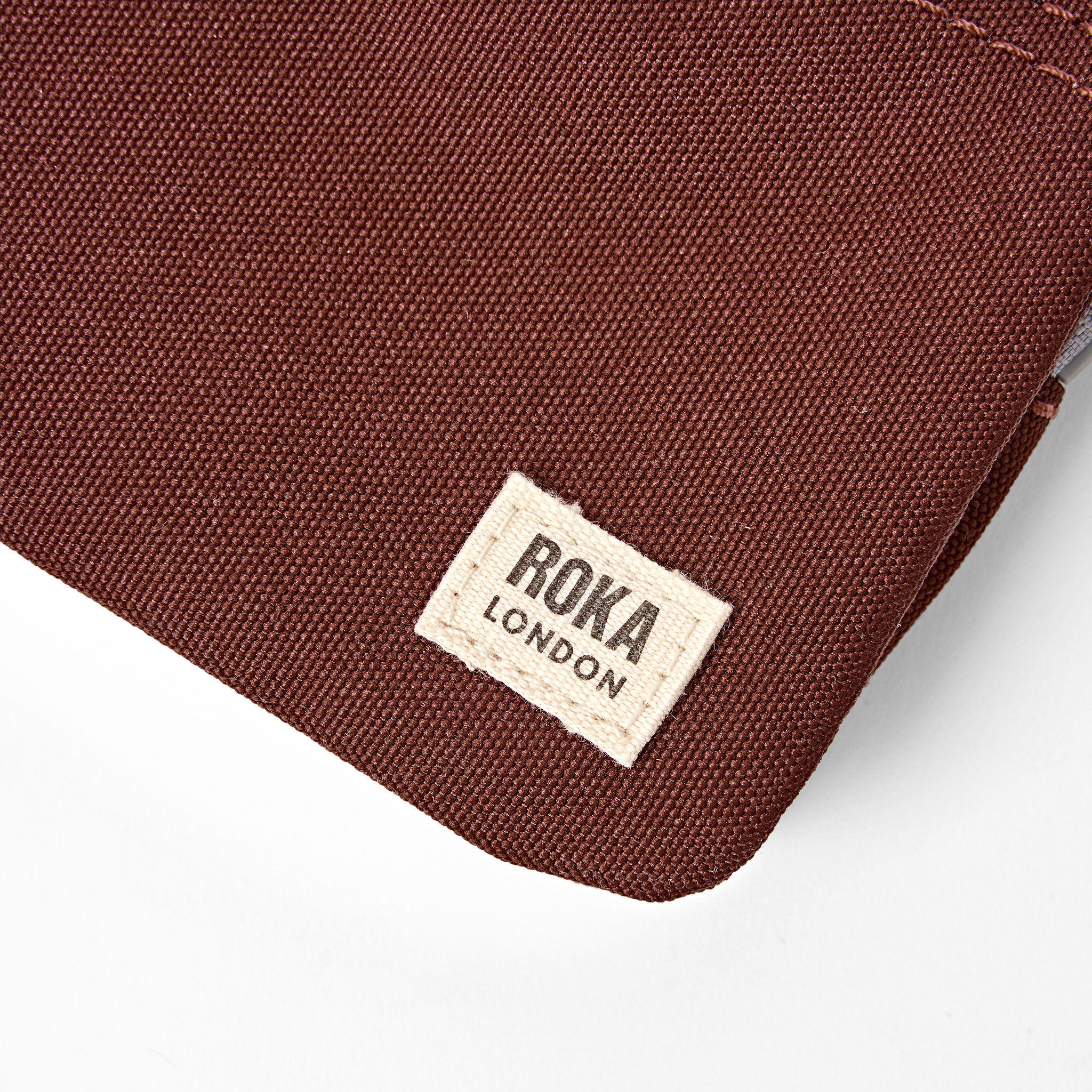 Roka London Carnaby lommebok chocolate 0,2 liter