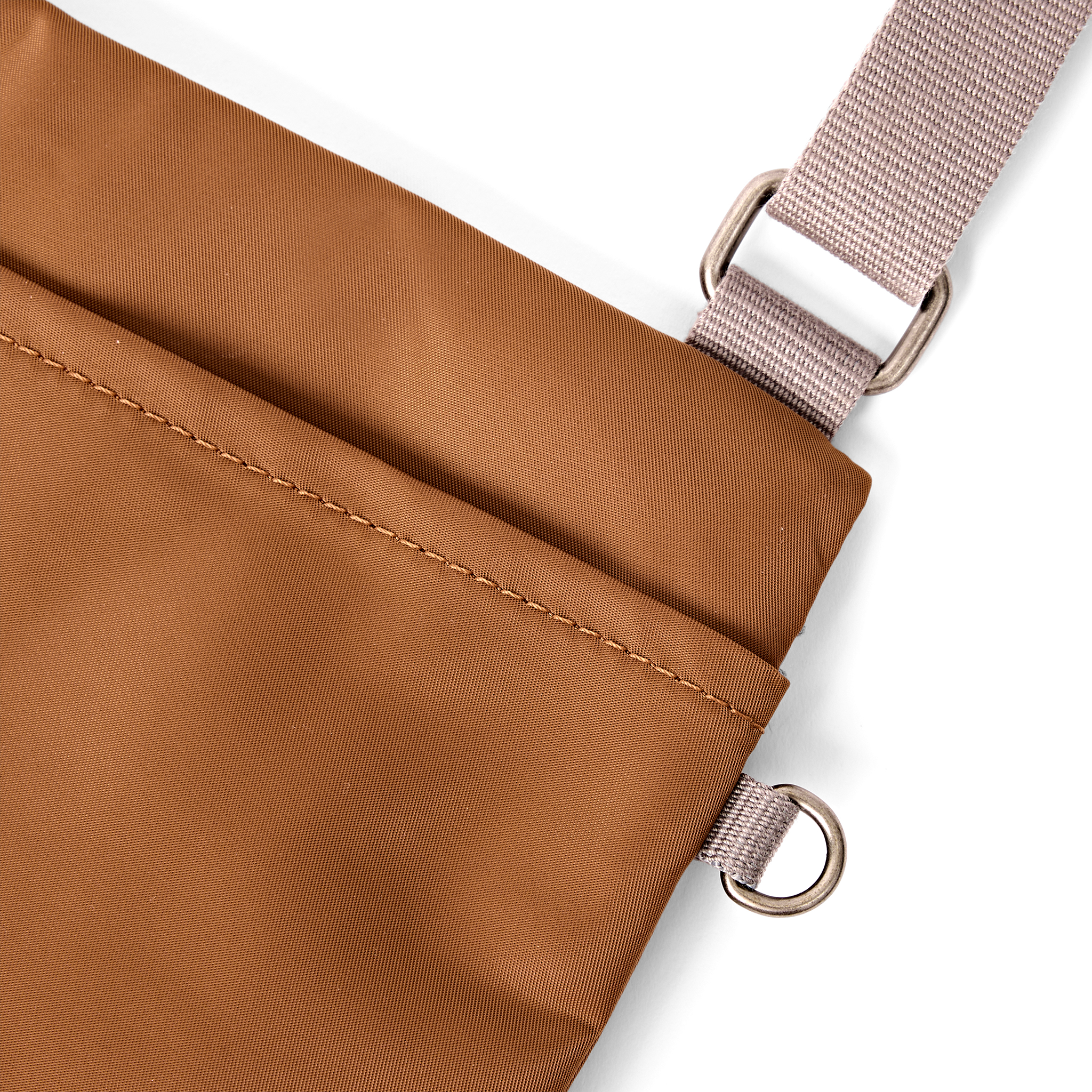 Roka London Chelsea B skulderveske medium biscuit vanntett
