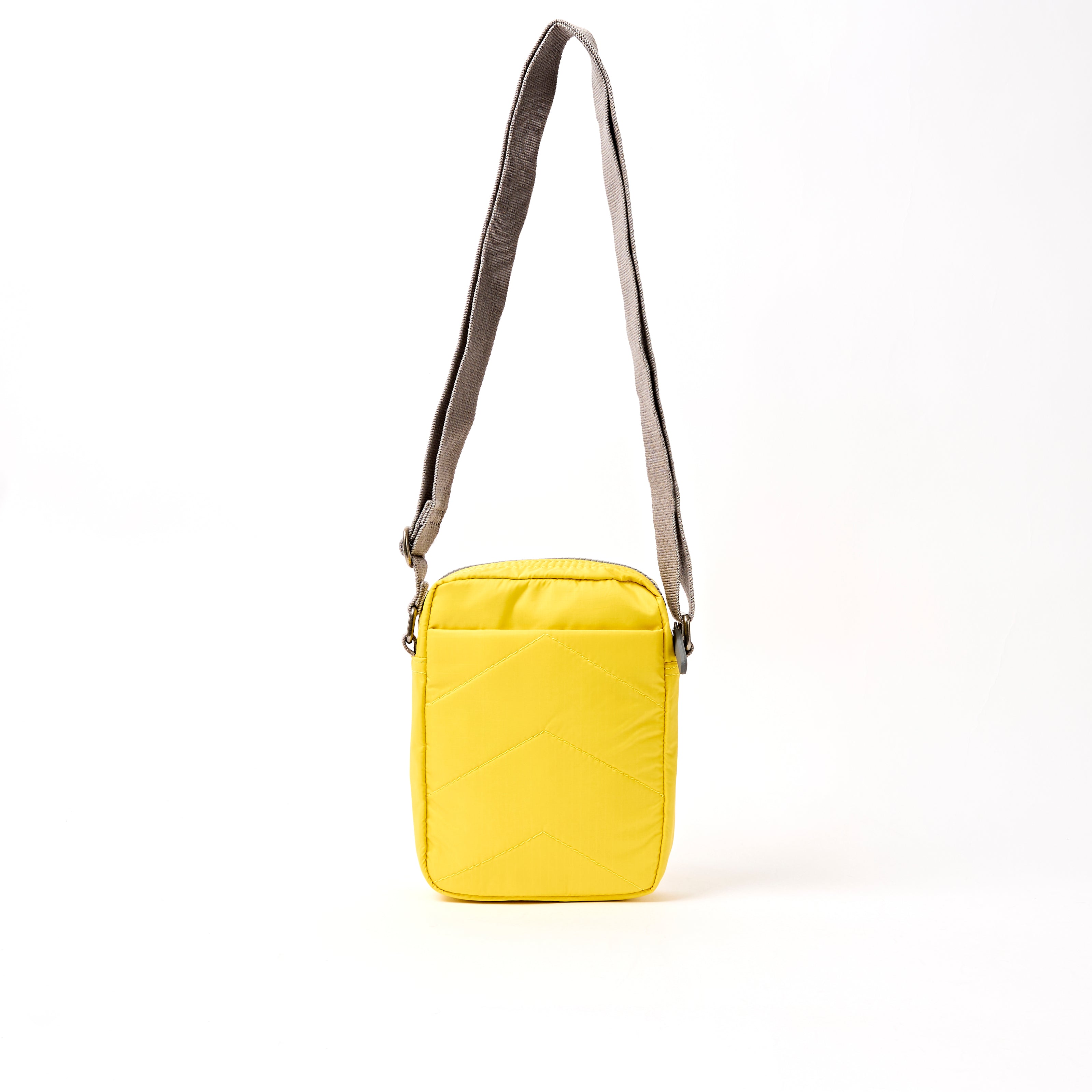 Roka London Bond crossbody small 1,5 liter passion fruit