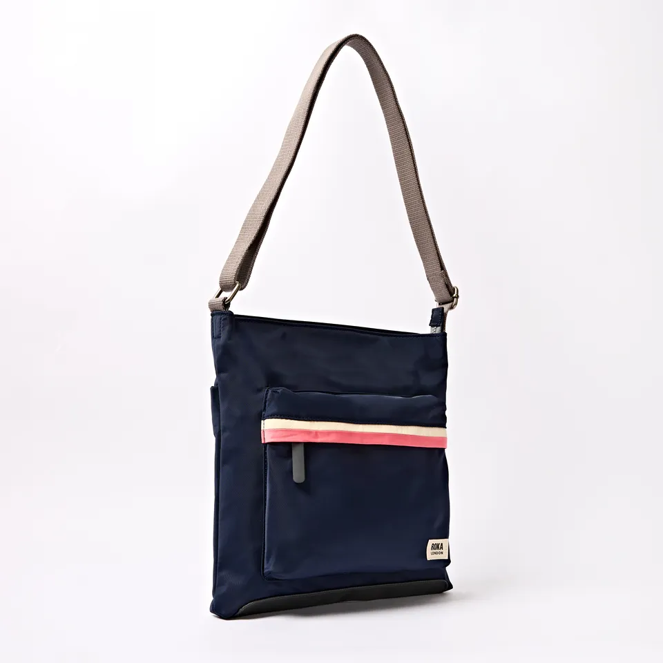 Roka London Kennington crossbody Medium Midnight Stripe vanntett