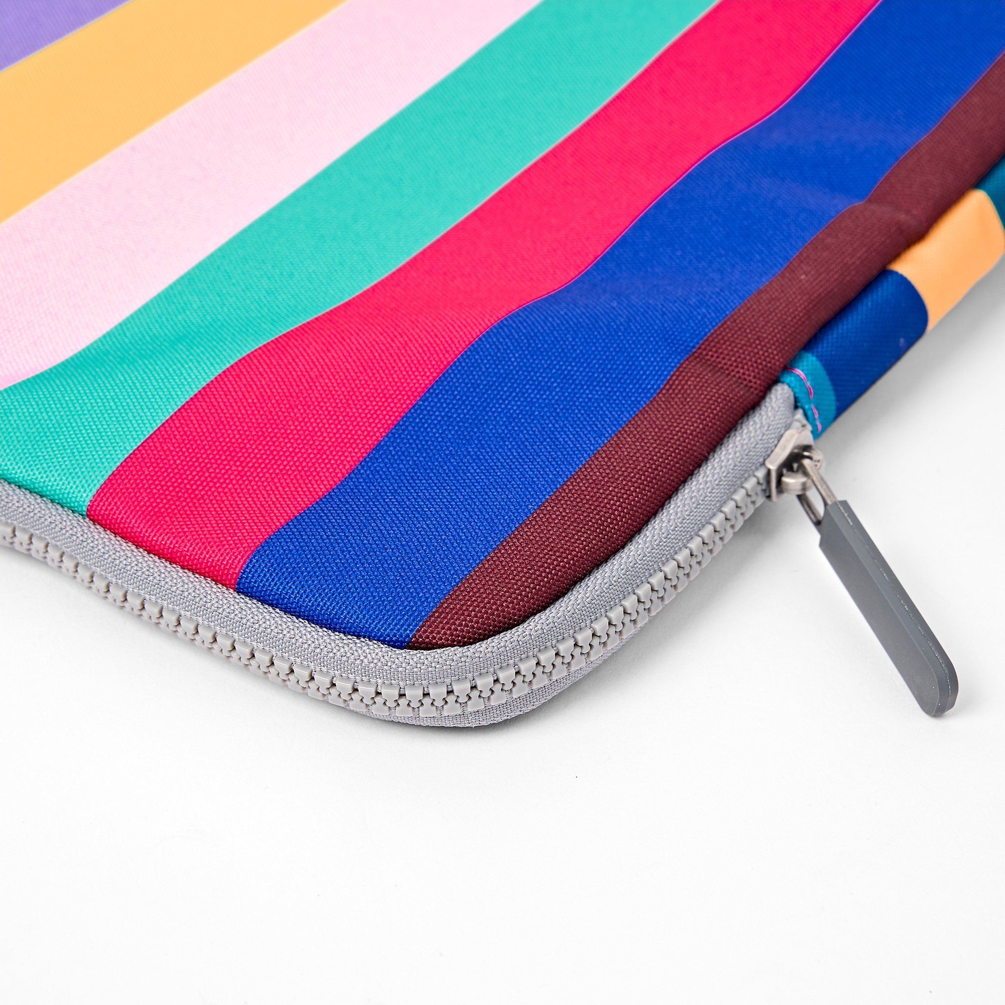 Roka London Brick Lane Wide Multi Stripe laptopsleeve 14" vanntett