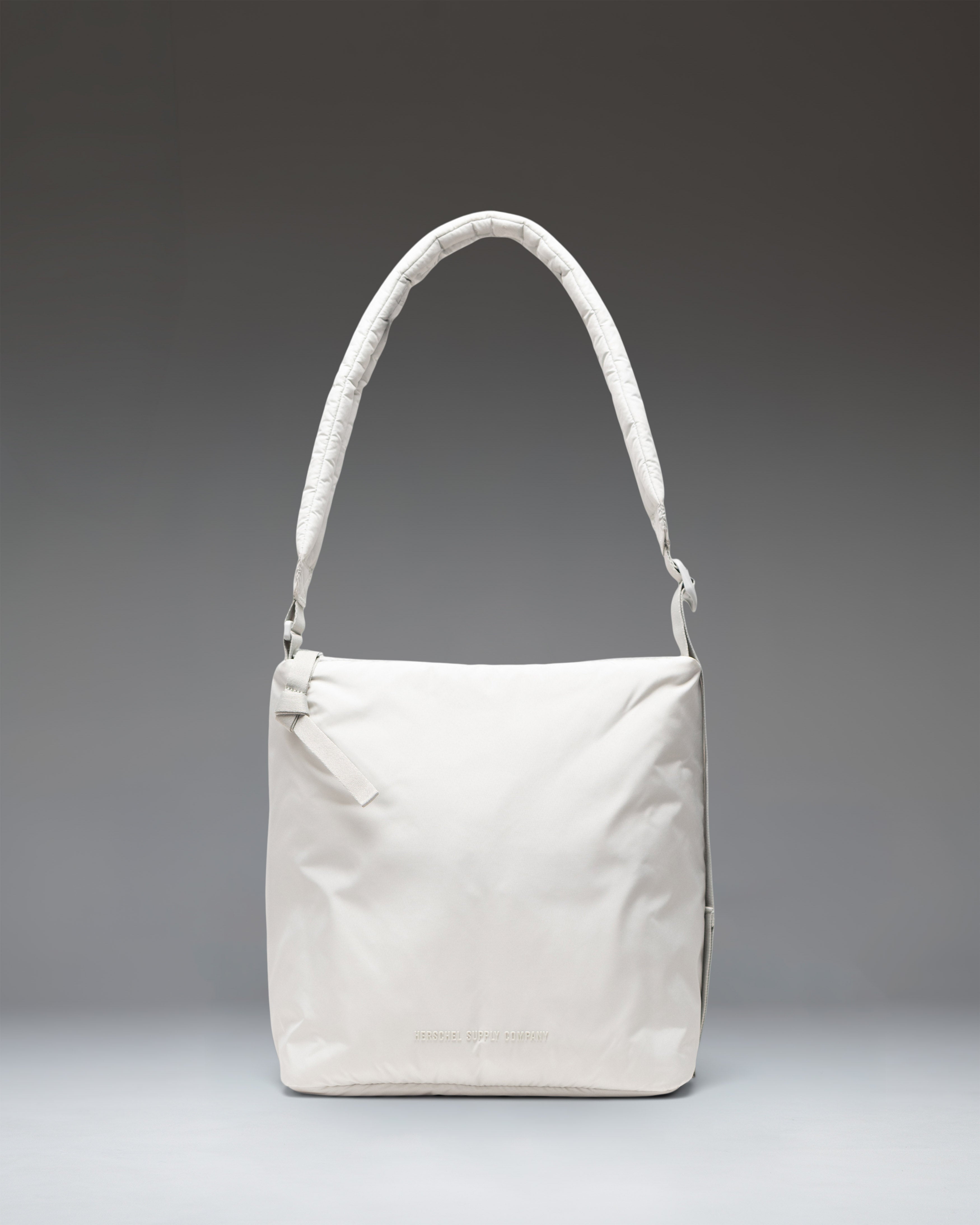 Herschel Cloudform Small tote svart polstret
