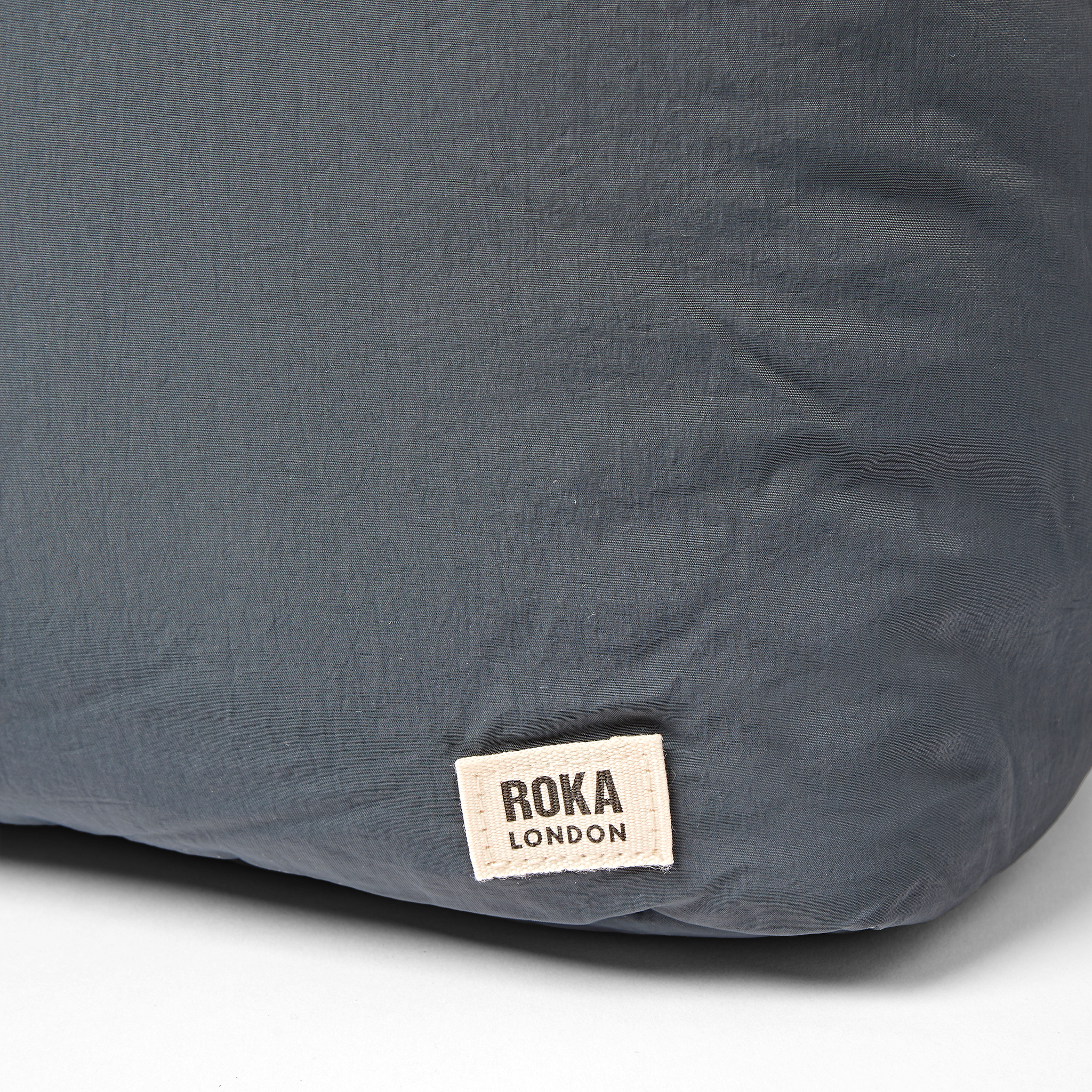 Roka London Oxford skulderveske raven M 24,3 liter