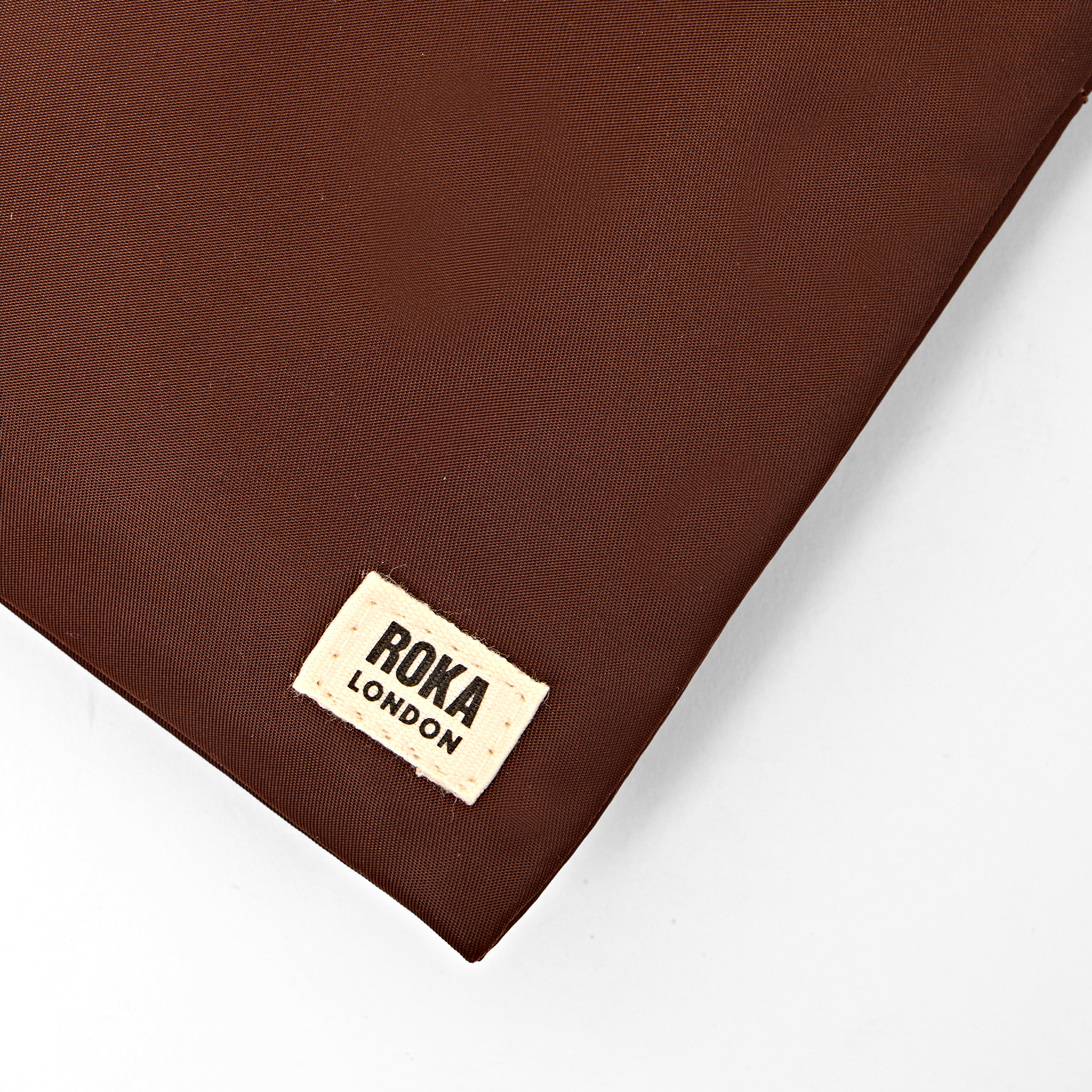 Roka Stratford skulderveske Small 0,5 liter brun