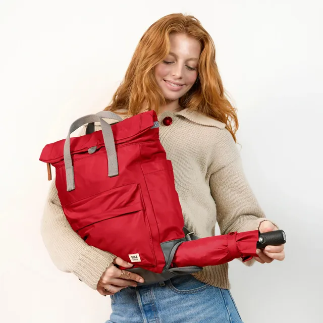 Roka London Bayswater paraplyryggsekk Medium Cranberry 14,6L