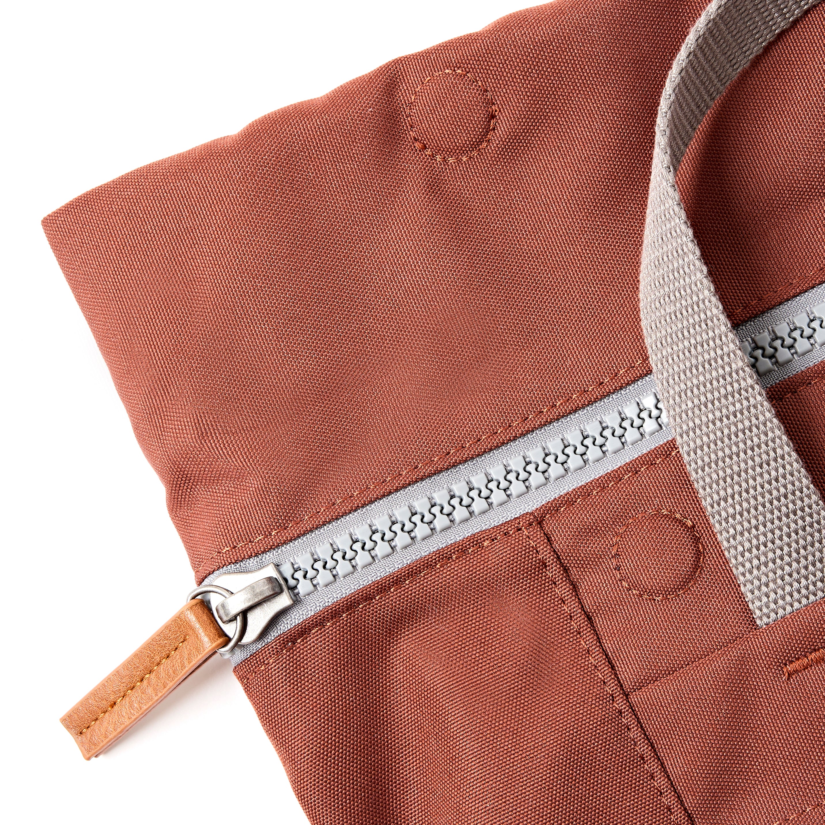 Roka London Finchley ryggsekk Henna rolltopp