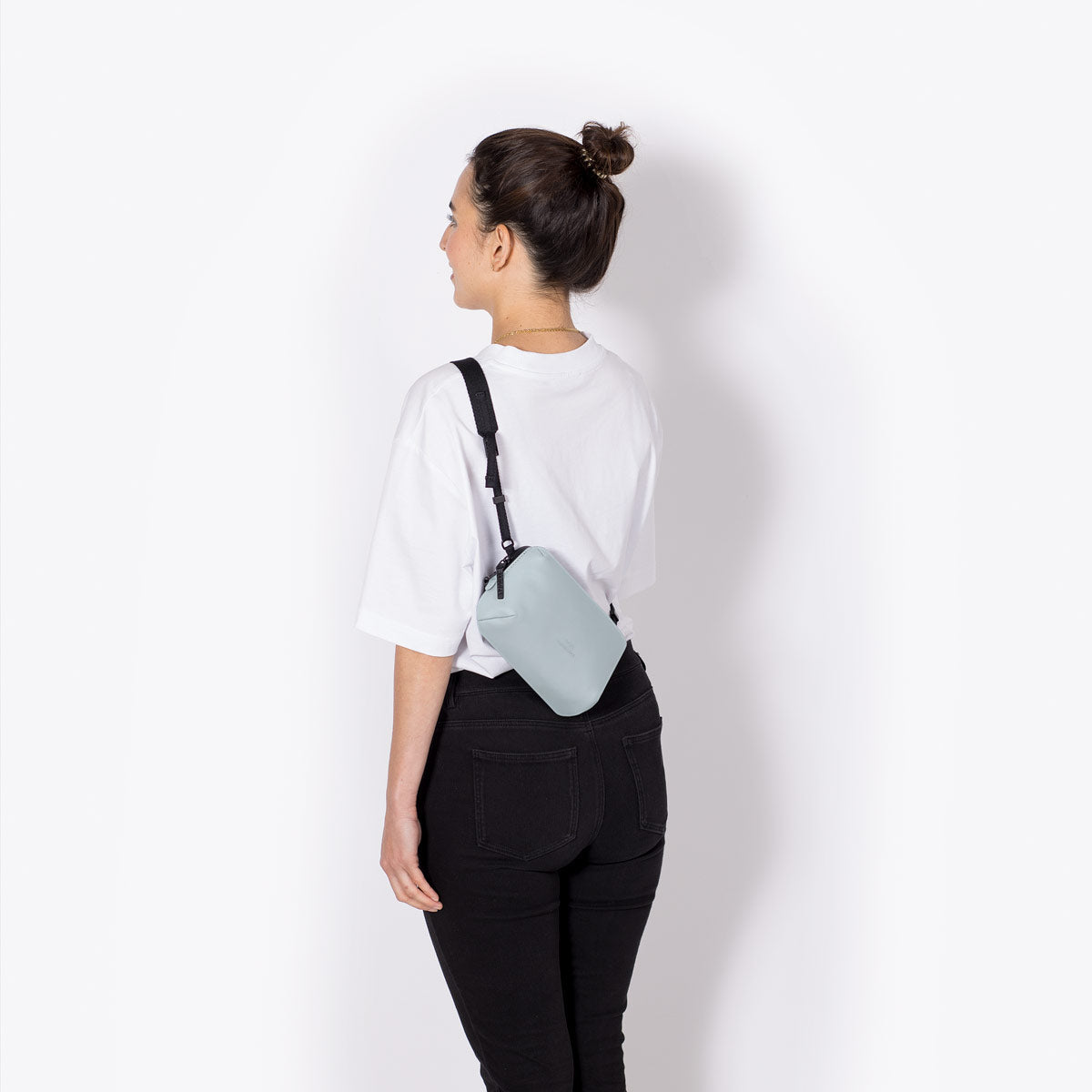 Ucon Acrobatics Ando Medium crossbody Dusty Blue slitesterk