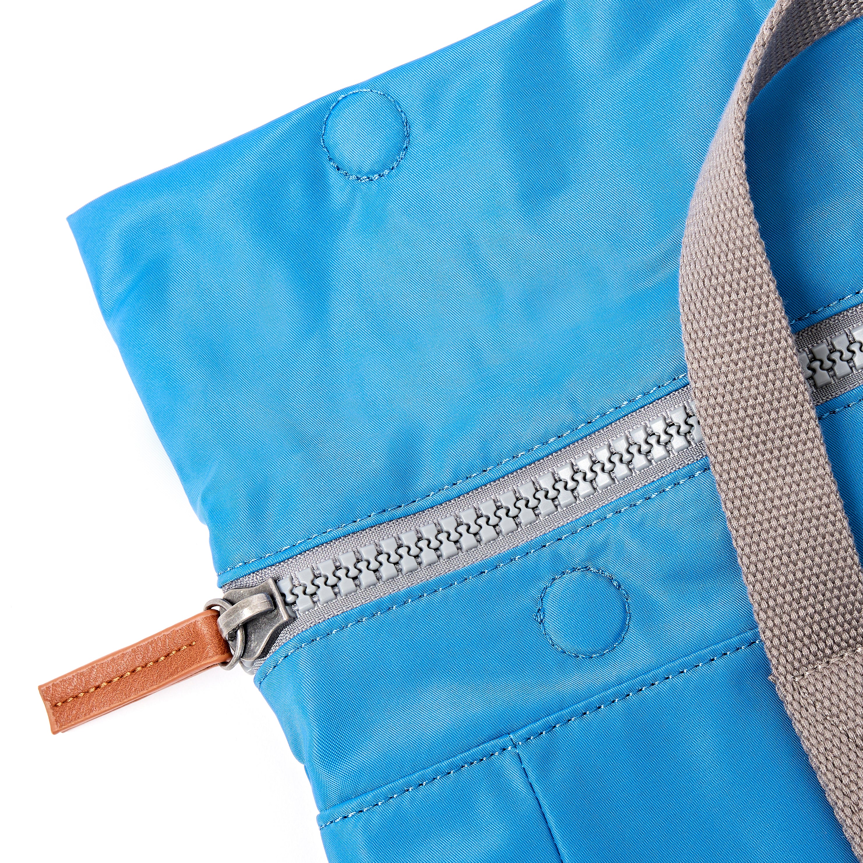Roka London Canfield Medium ryggsekk Malibu Blue 16,4L