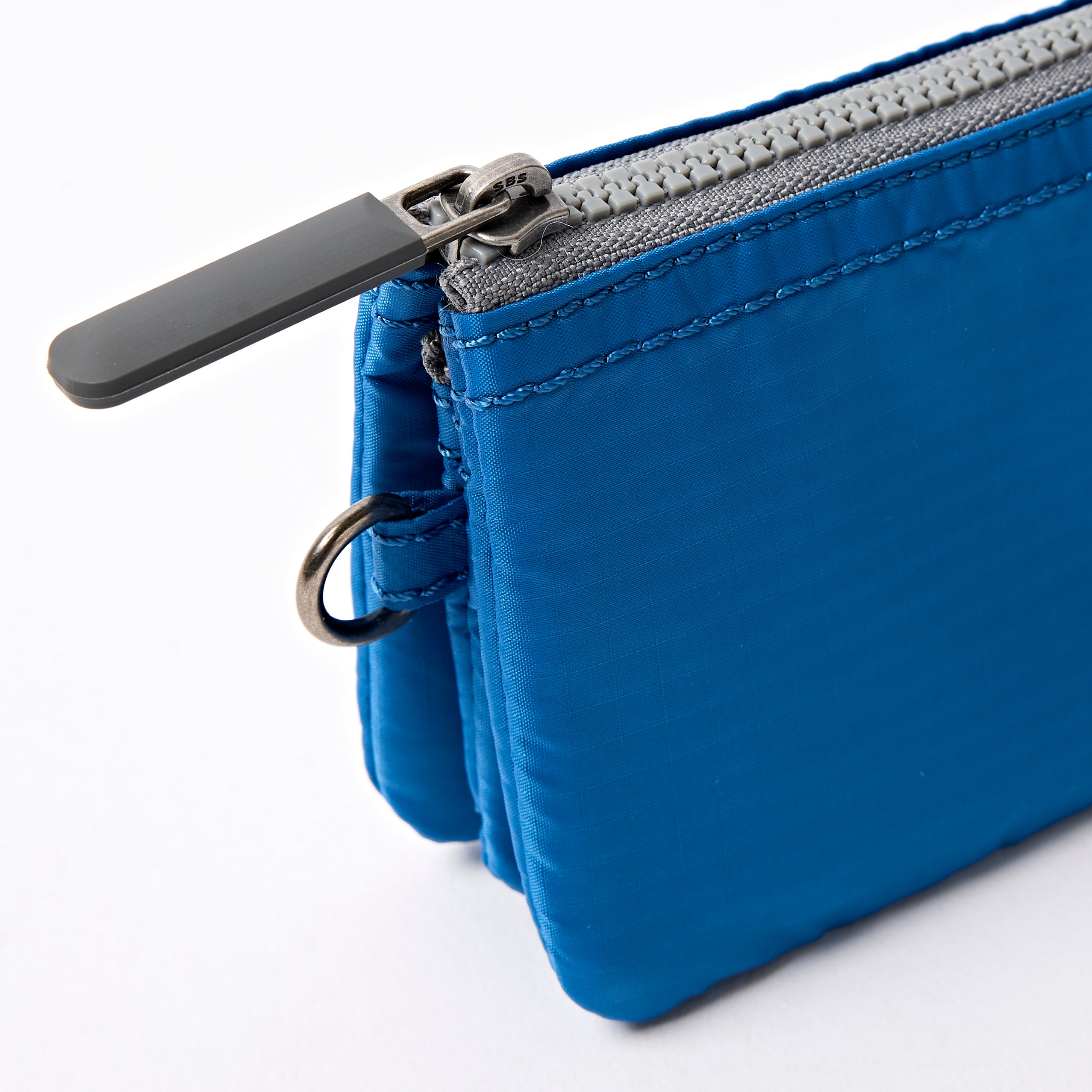 Roka London Carnaby lommebok malibu blue small 0,2 liter glidelås