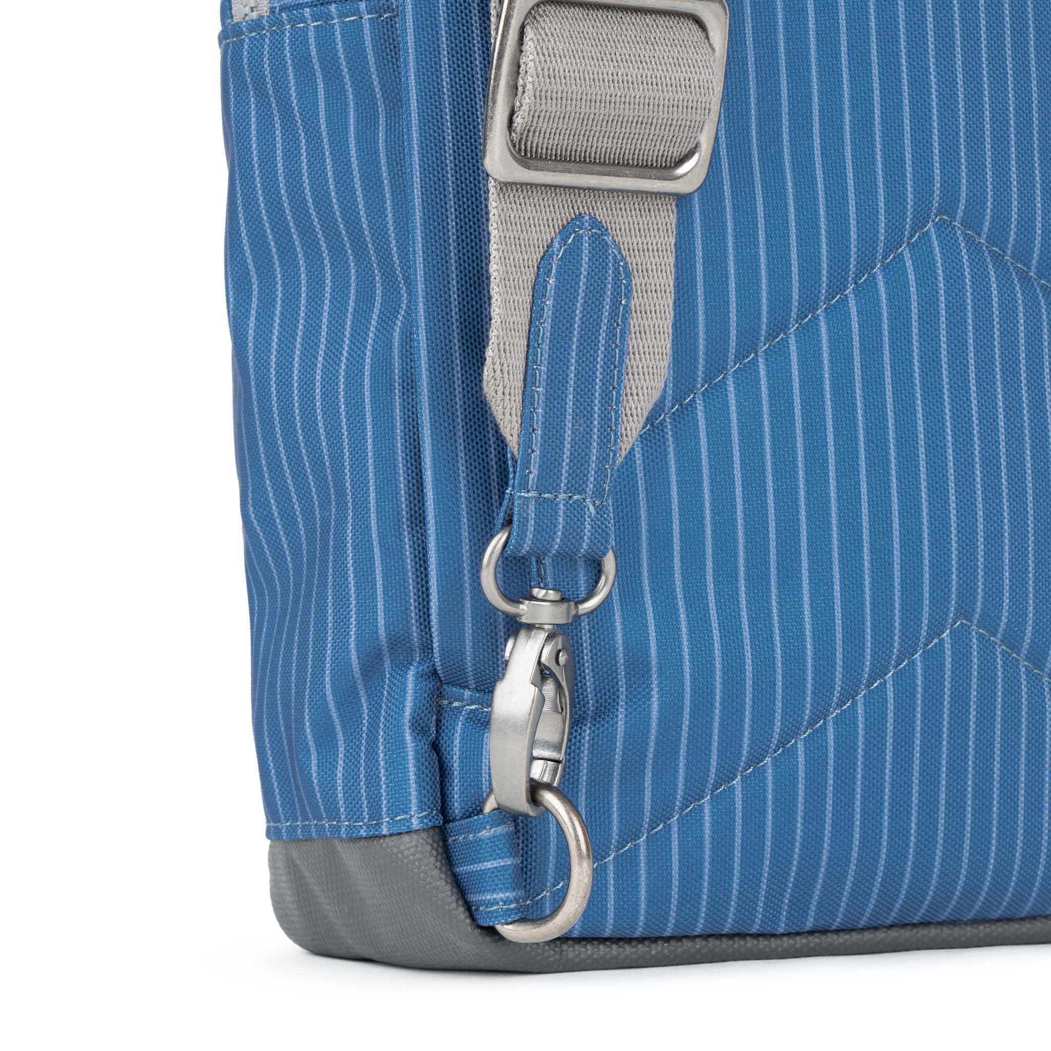 Roka London Willesden slingbag Wash Denim 5 liter