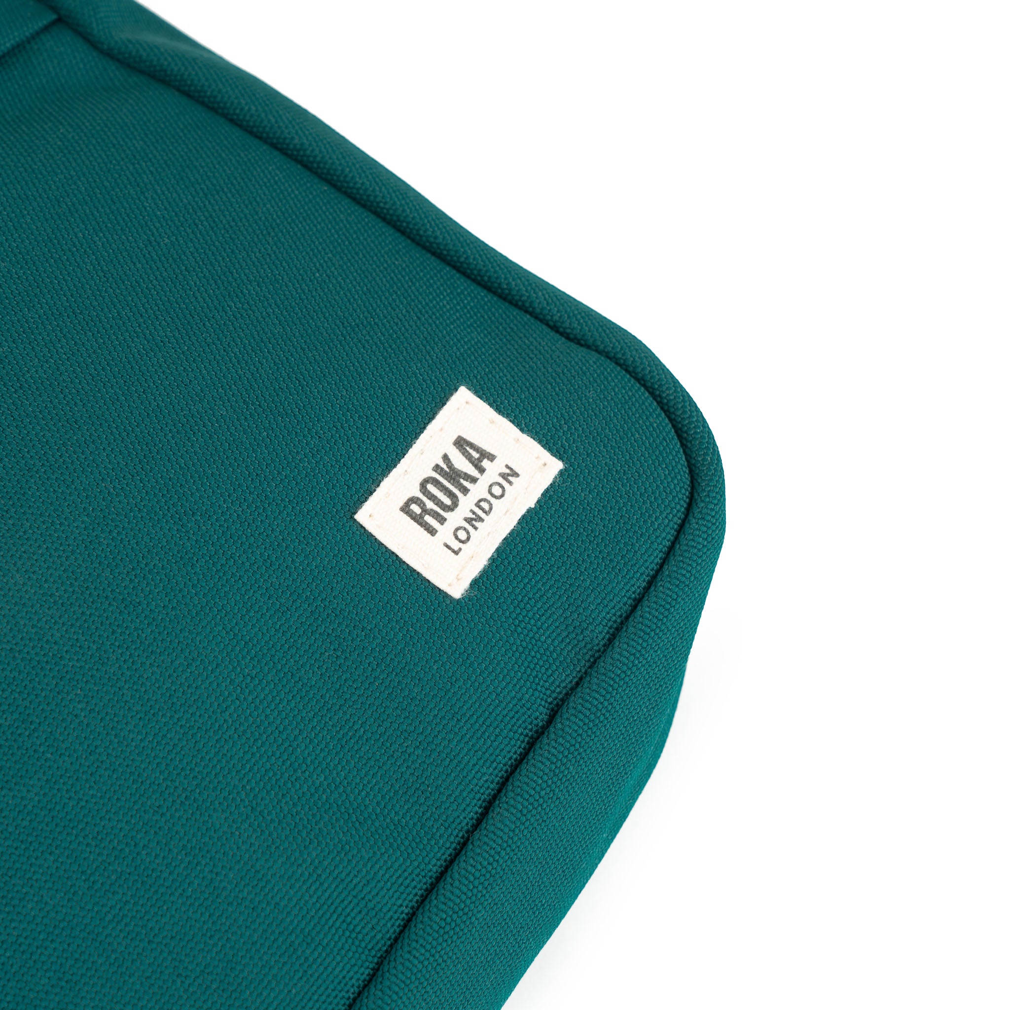 Roka London Bond Teal miniveske Small 1,5 liter vattert