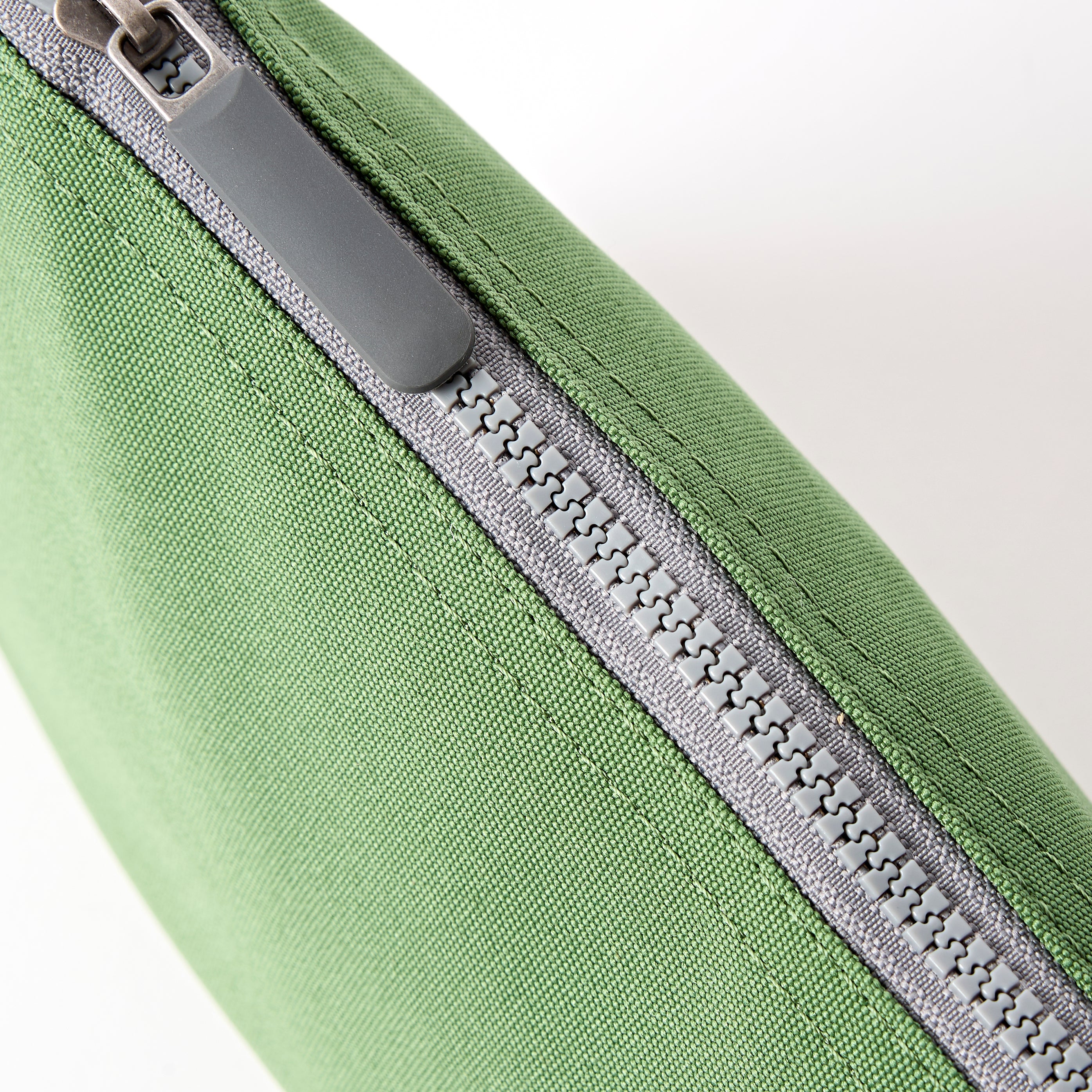 Roka London Carnaby crossbody veske artichoke XL 0,5 L