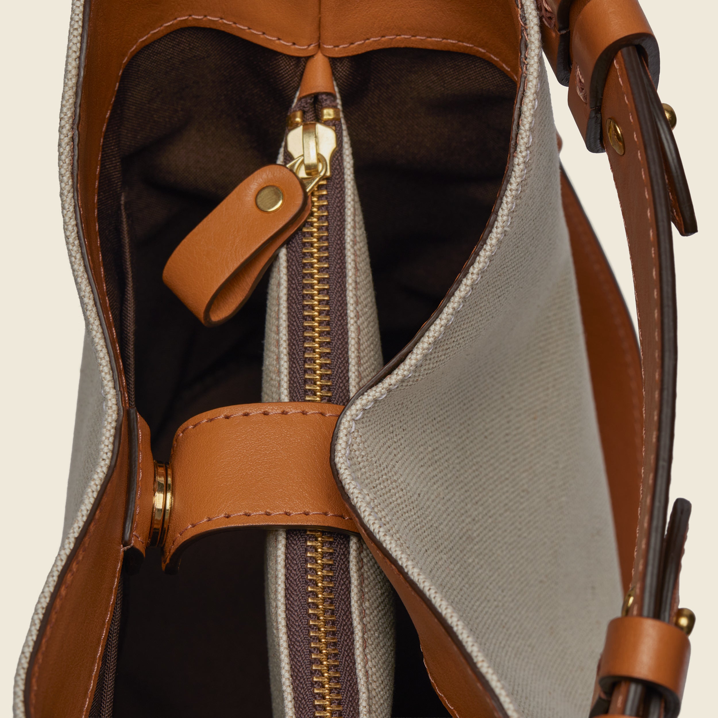 Chapman Madeleine Bucket Bag veske tan canvas