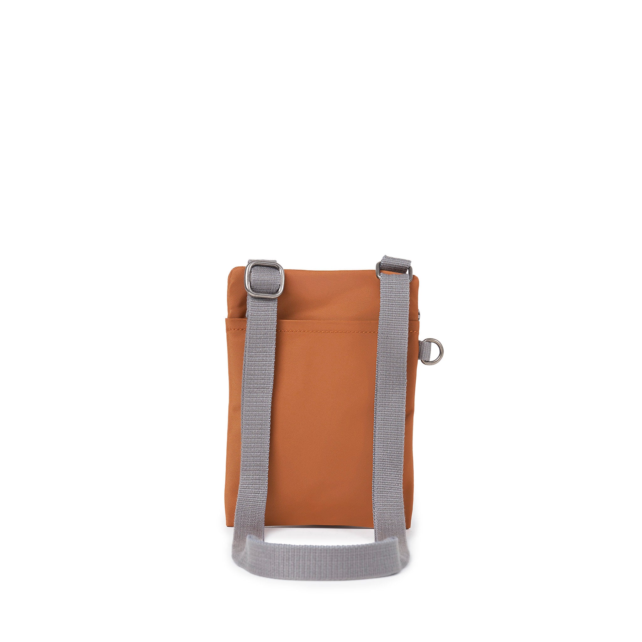 Roka London Chelsea Pocket Sling skulderveske brun XS værbestandig