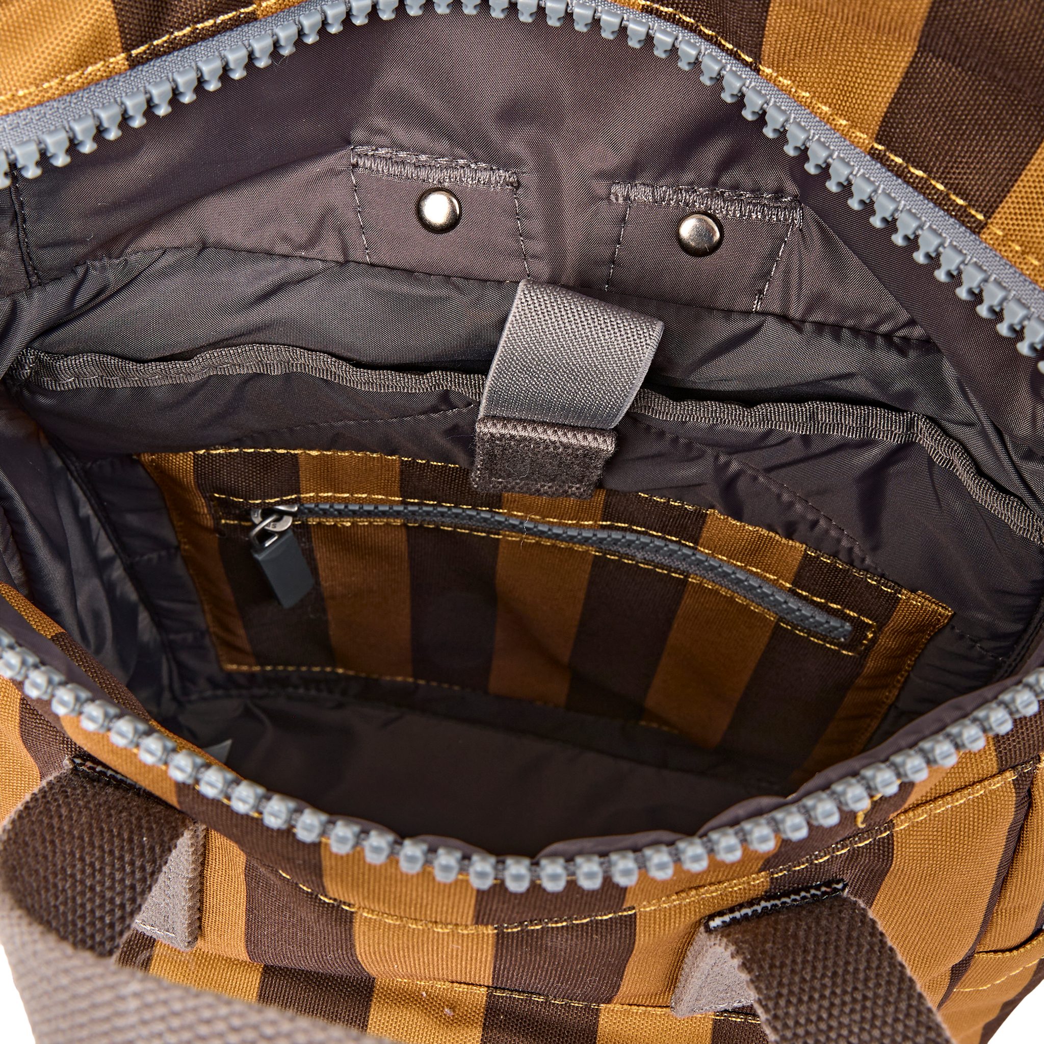 Roka London Canfield sekk small brun stripe 9,8 liter