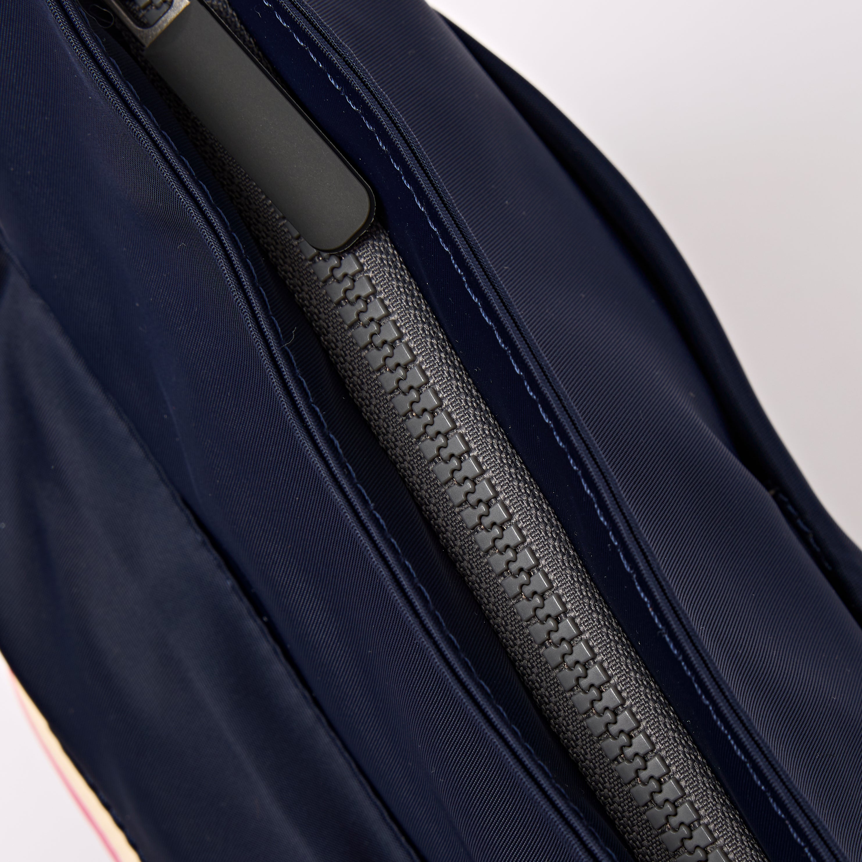 Roka London Kennington crossbody Medium Midnight Stripe vanntett