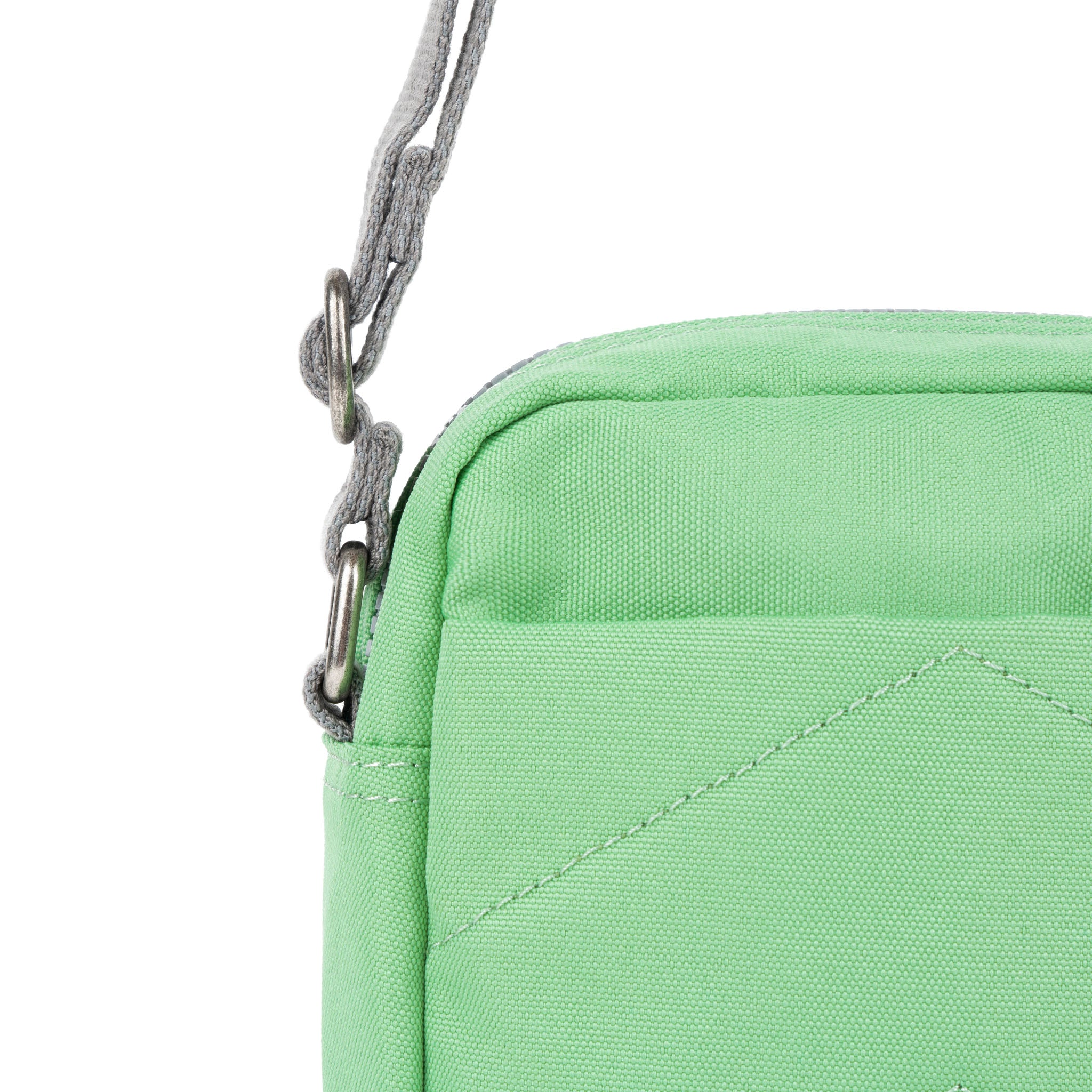 Roka London Bond crossbody small 1,5 liter peppermynte