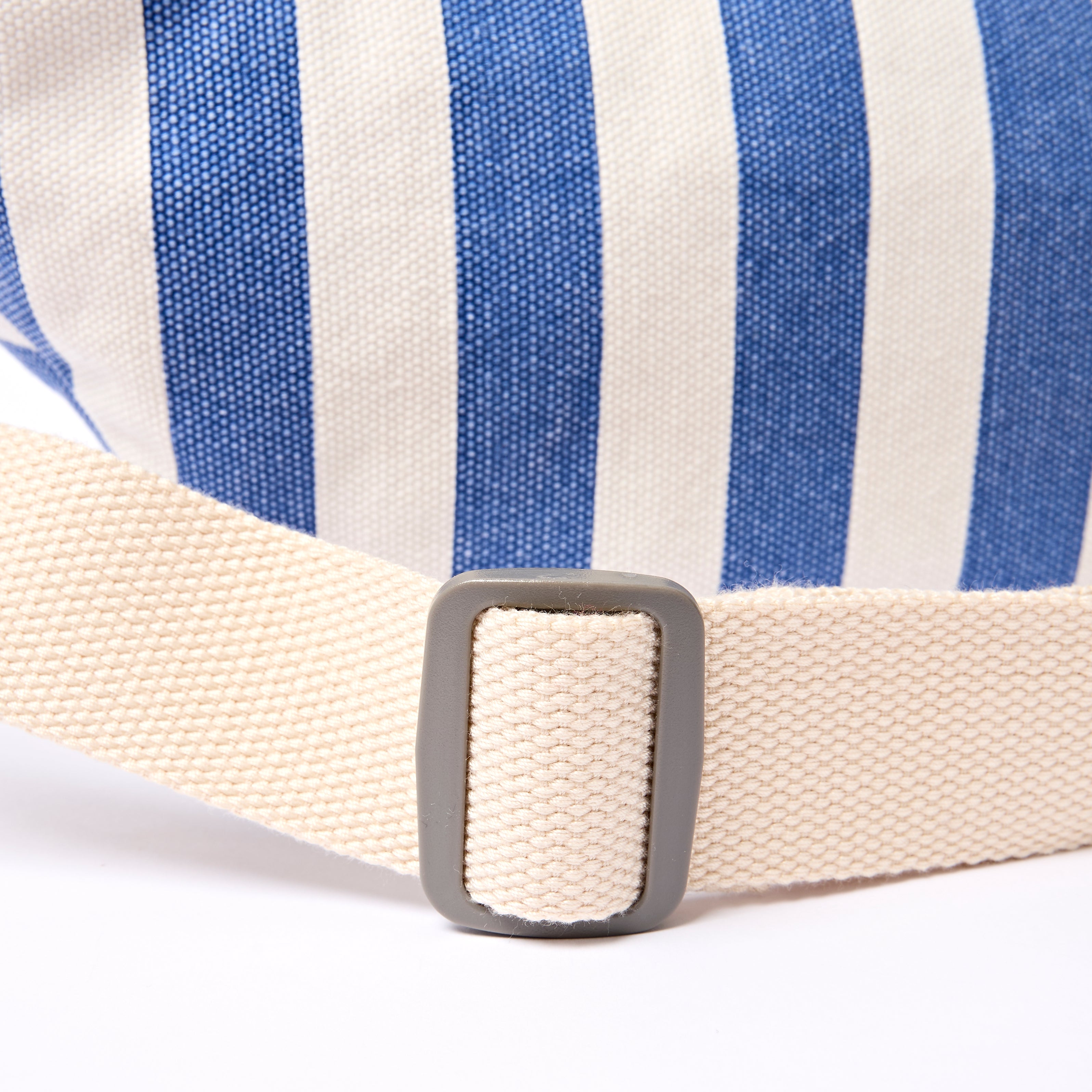Roka London Mill Hill crossbody small denim stripe 3,7 liter
