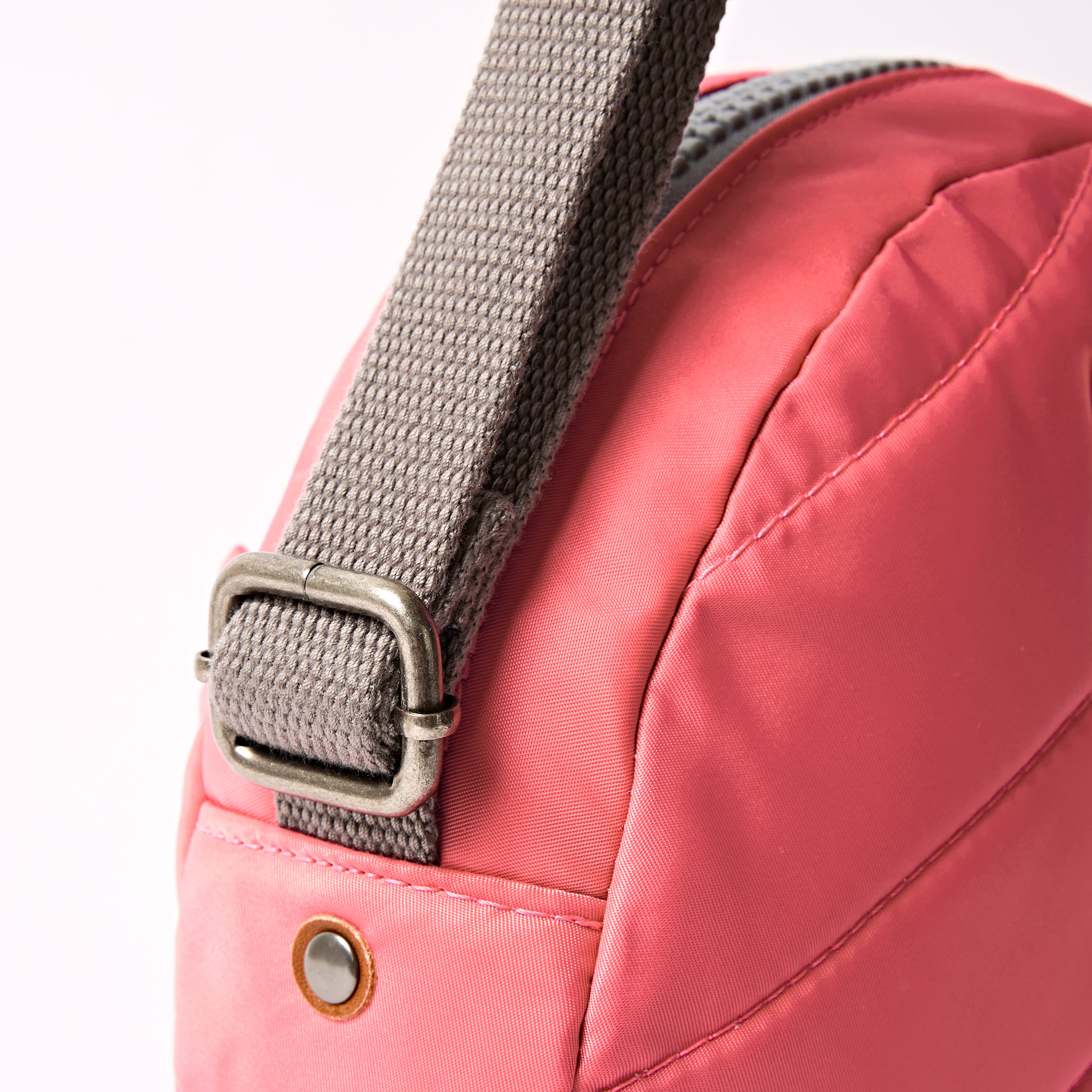 Roka London Paddington Small rund veske pink lemonade