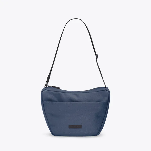 Ucon Acrobatics Adam Mini halvmåneveske Dark Navy lin