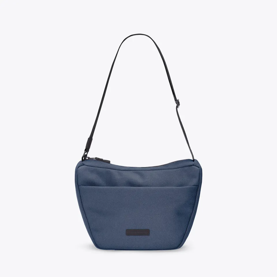 Ucon Acrobatics Adam Mini halvmåneveske Dark Navy lin