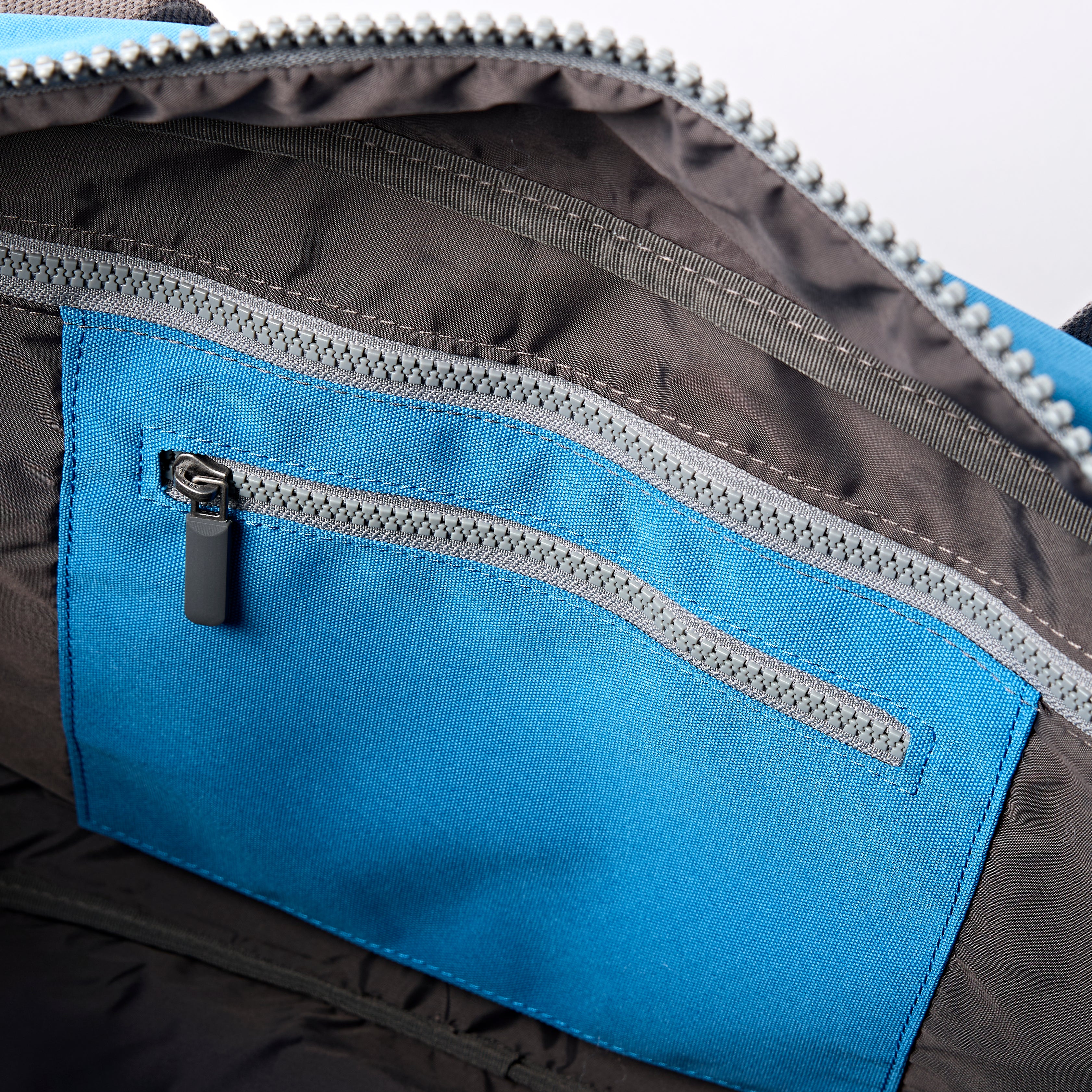 Roka London Gatwick duffelbag malibu blue kabin