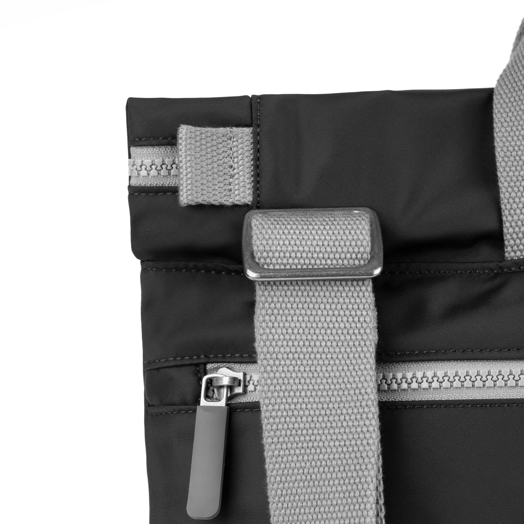 Roka London Blackfriars Large messenger svart 4,2 liter pc