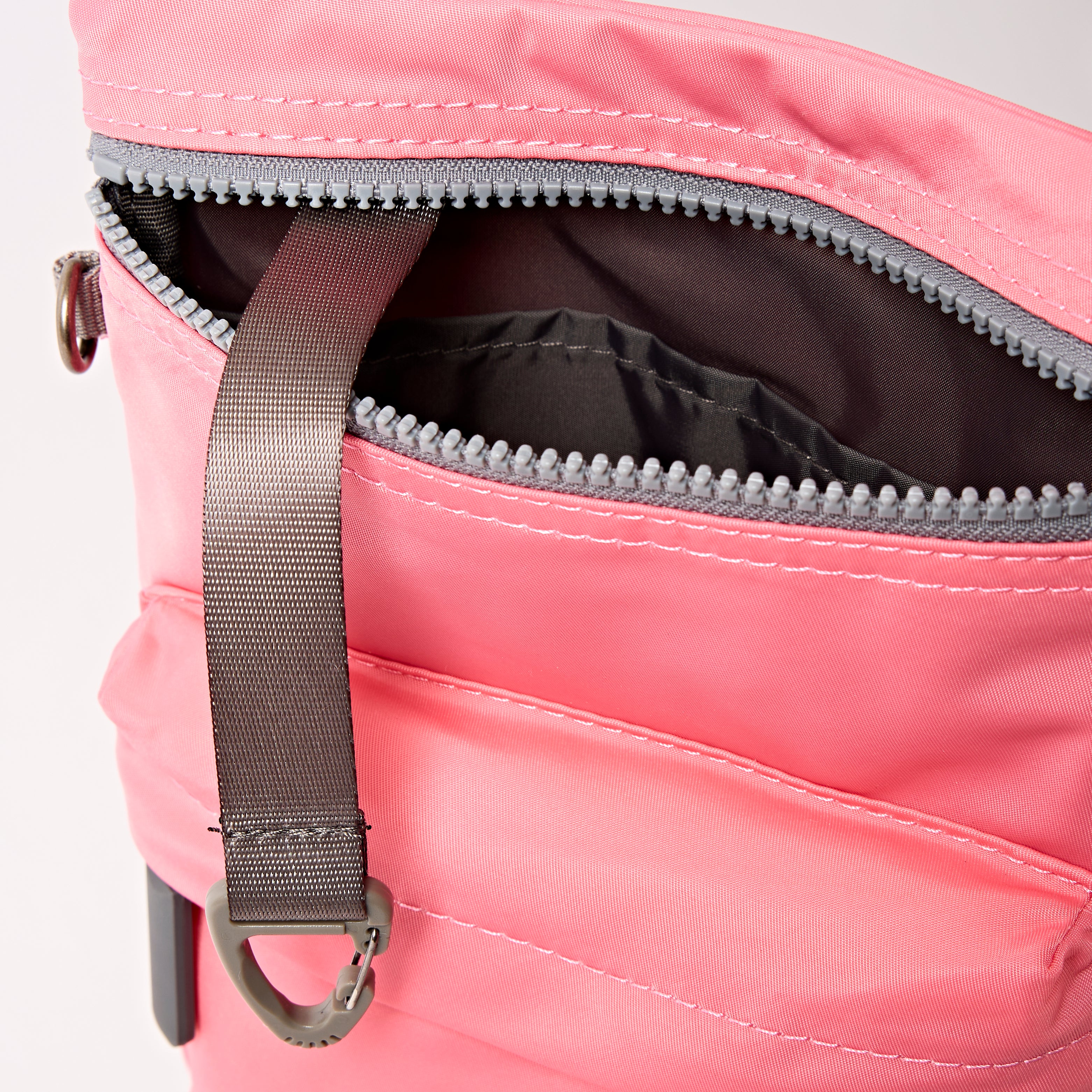 Roka London Chelsea B Medium crossbody Pink Lemonade 0,6 L
