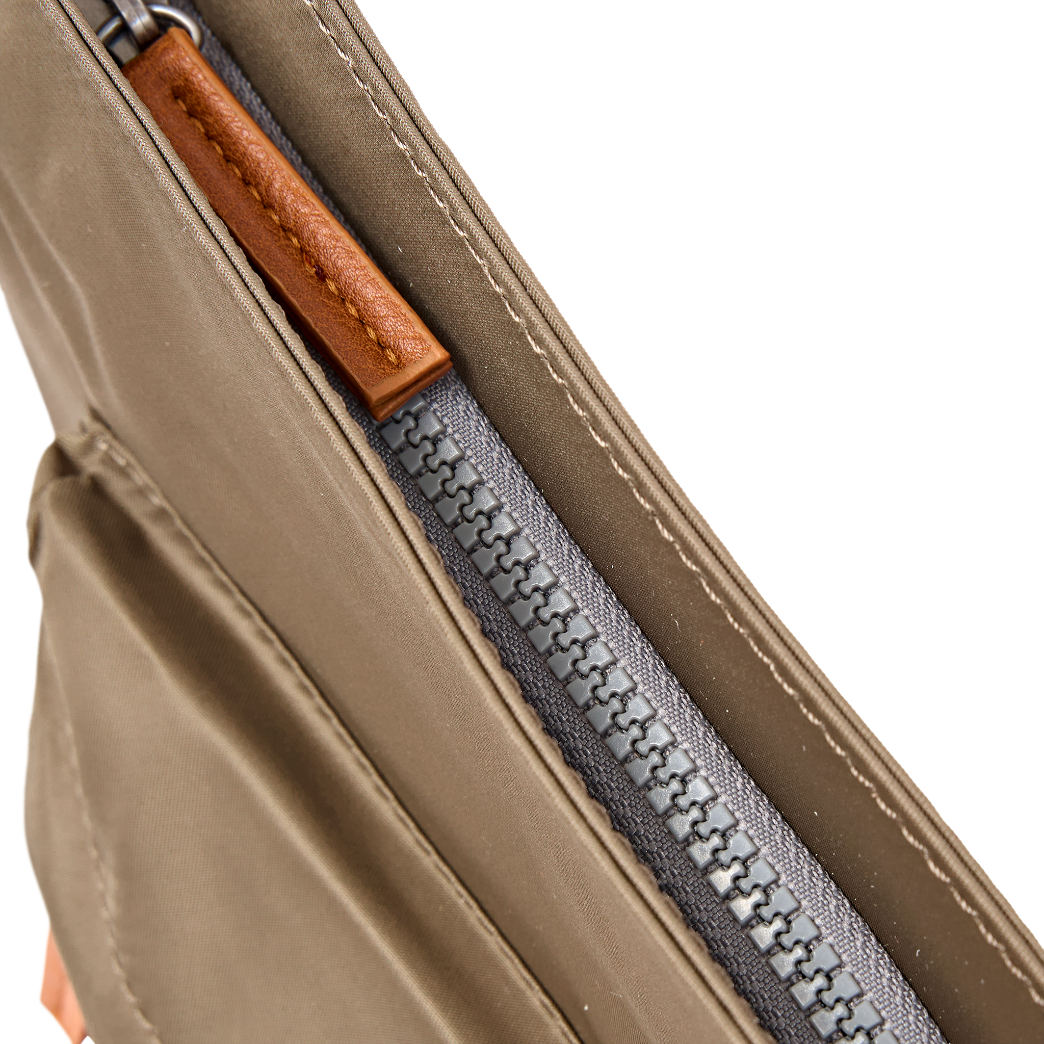 Roka London Kennington skulderveske Army 2,7 liter nylon