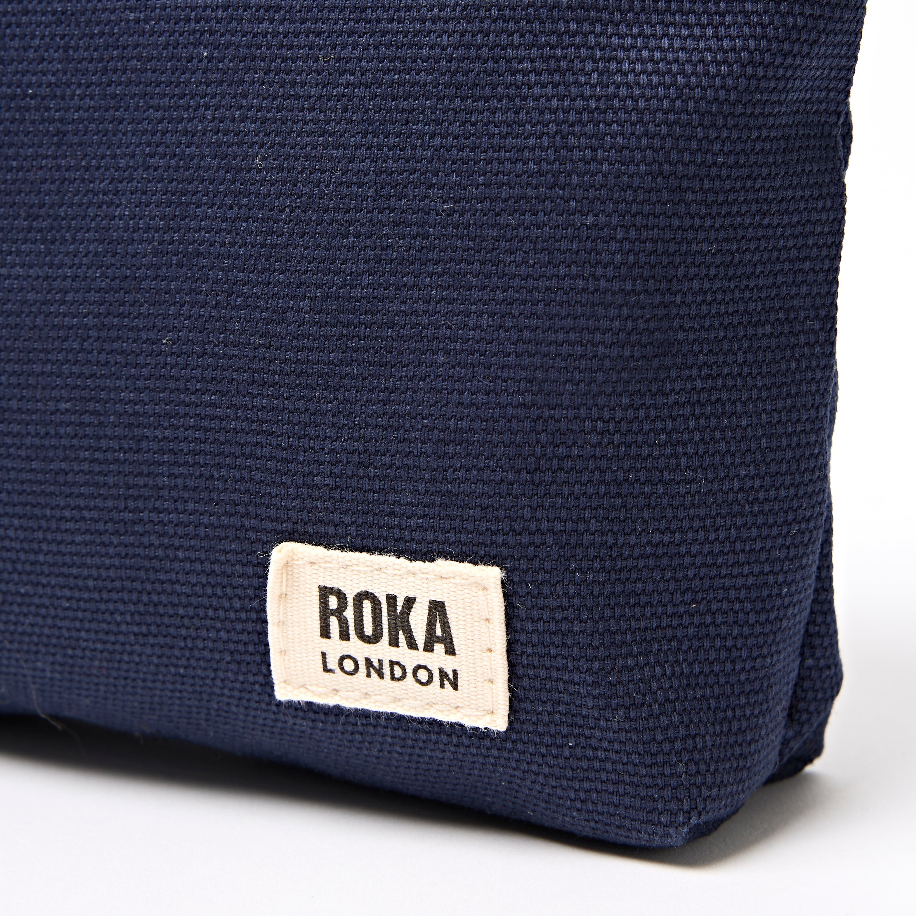 Roka London Maida Vale pouch Midnight Small vannavvisende